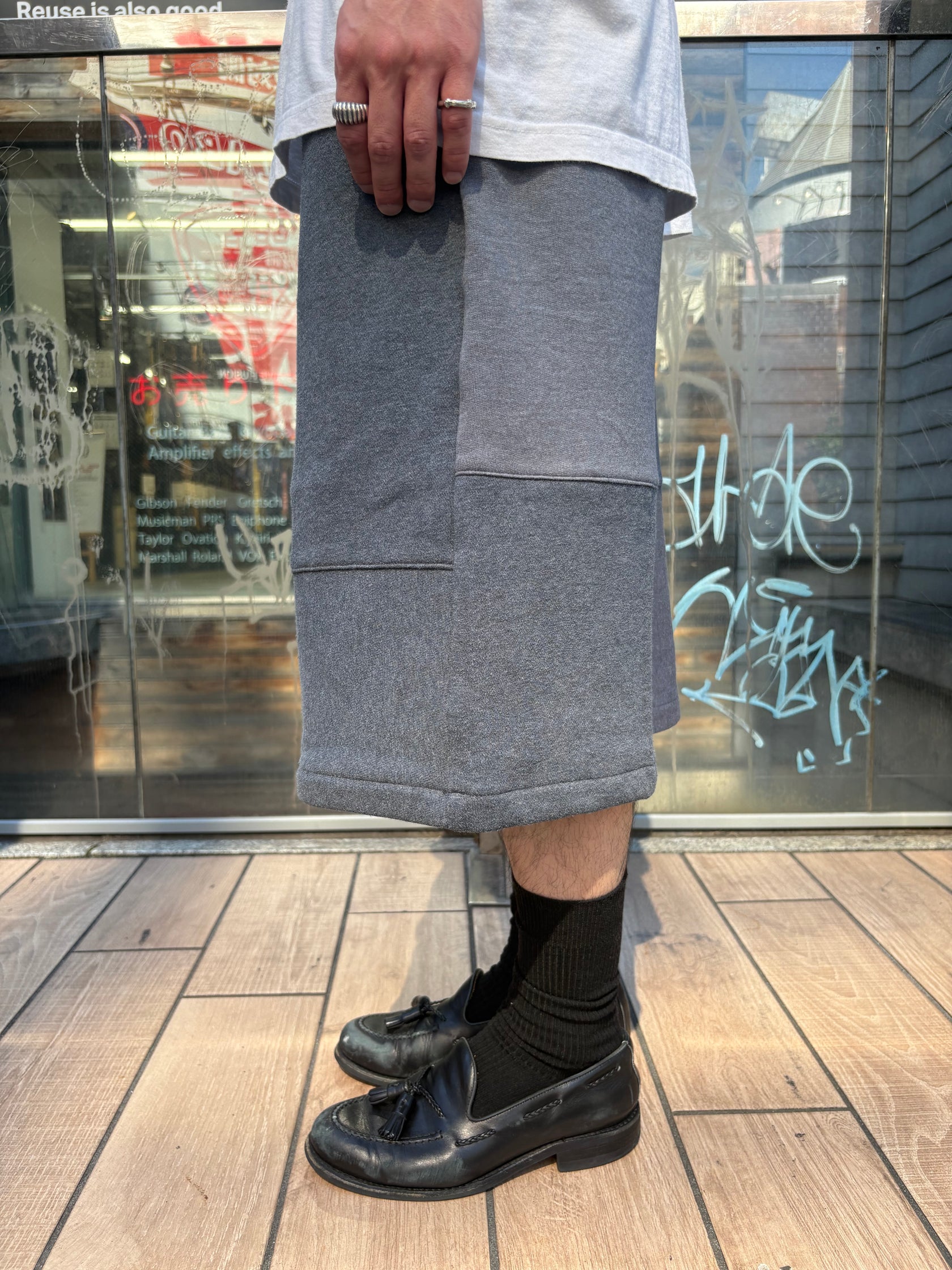 REMAKE  SWEATS DOUBLE KNEE SHORTS