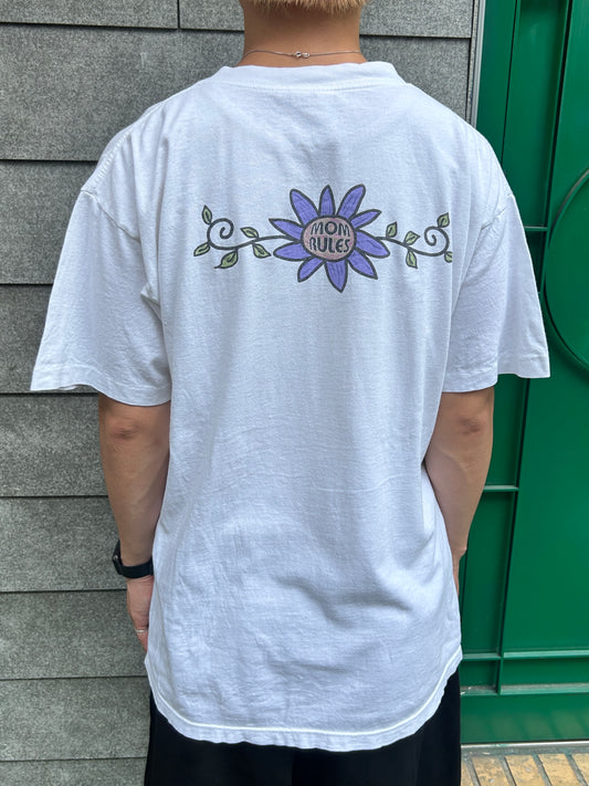 90's GIRLS WORLD「MOM RULES」グラフィックTシャツ