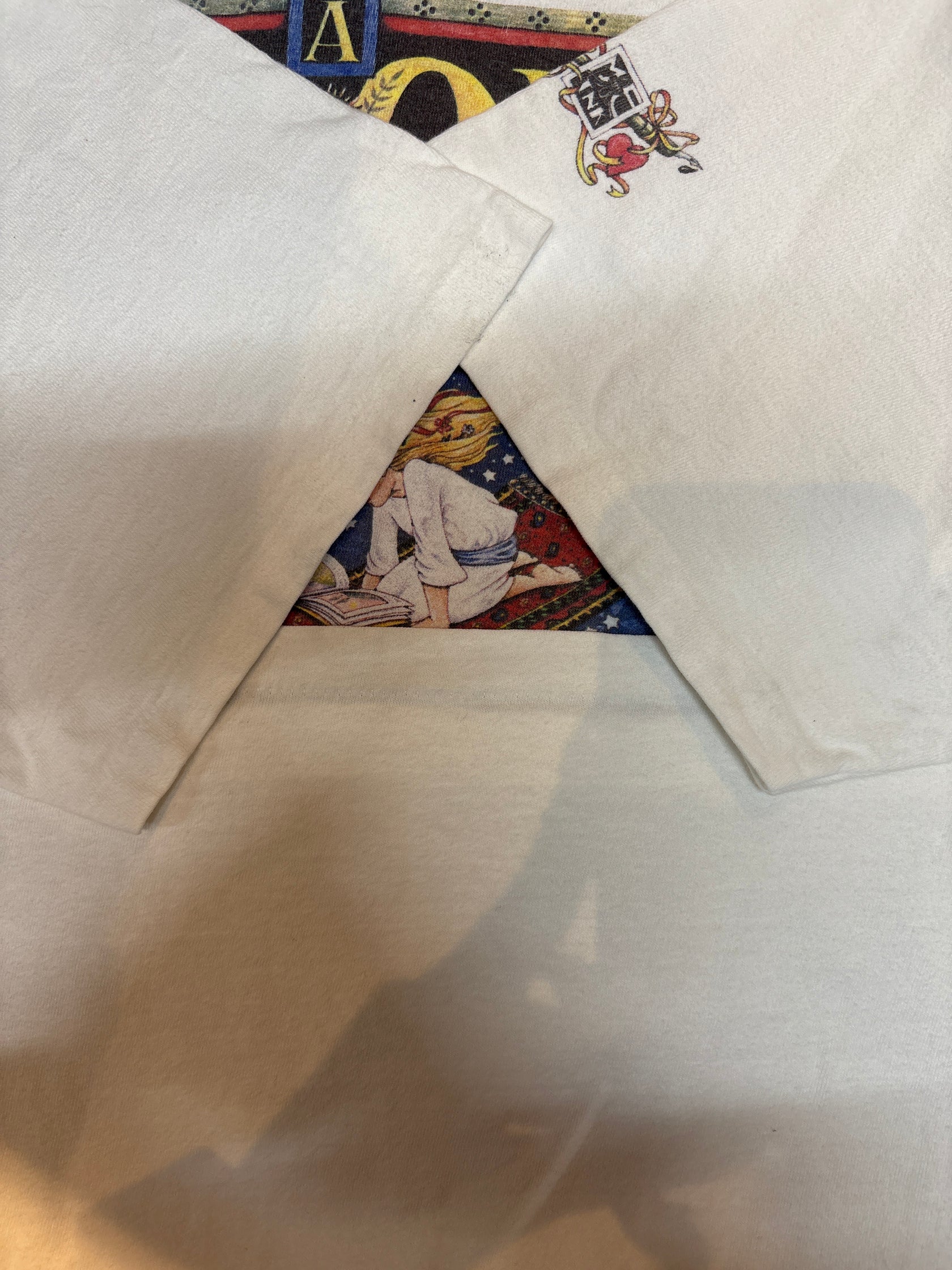 90's Mary Engelbreit「A BOOK IS A PRESENT YOU CAN OPEN AGAIN AND AGAIN」USA製 アートTシャツ