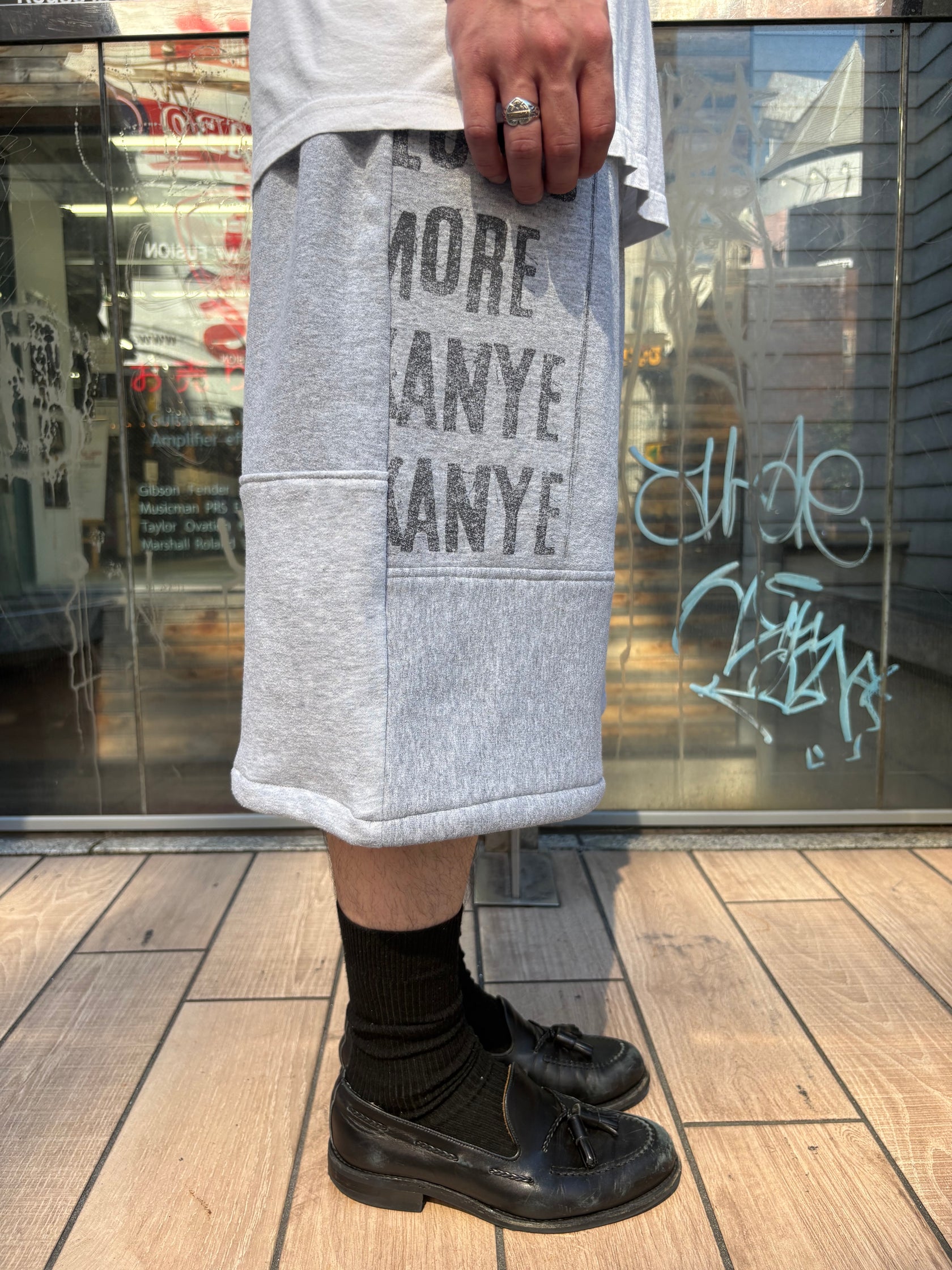 REMAKE SWEATS DOUBLE KNEE SHORTS
