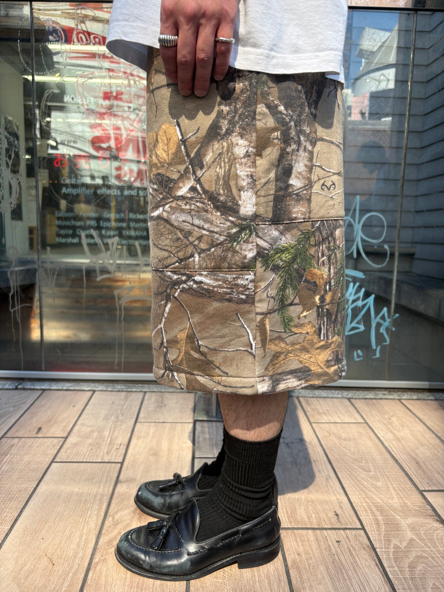 REMAKE SWEATS DOUBLE KNEE SHORTS