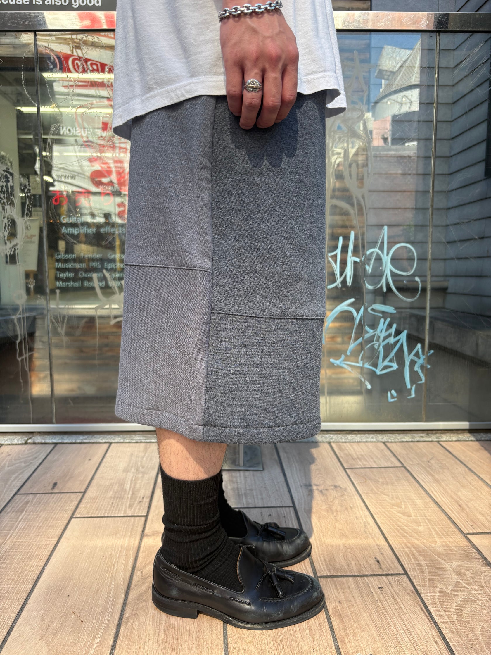 REMAKE  SWEATS DOUBLE KNEE SHORTS