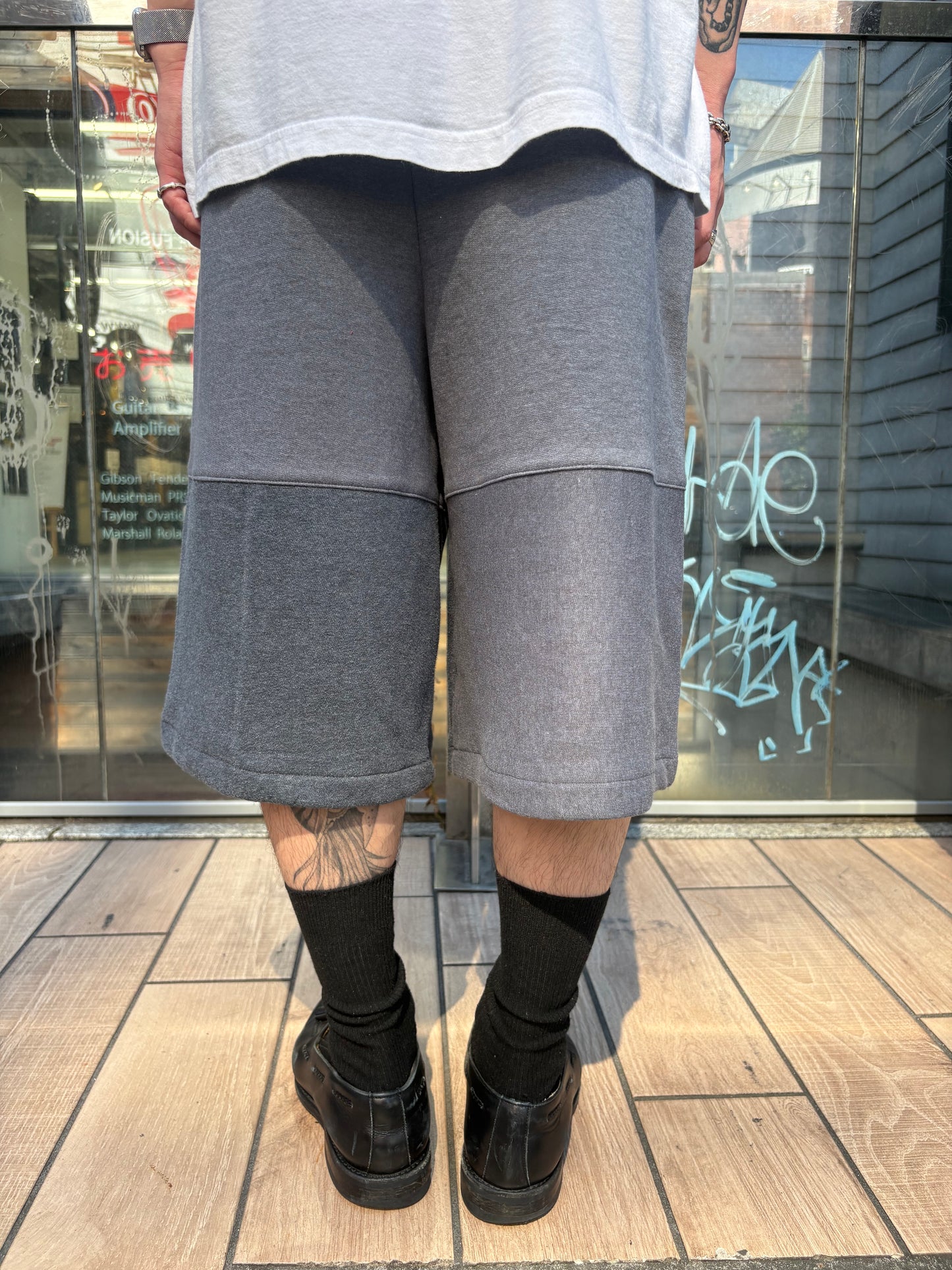 REMAKE SWEATS DOUBLE KNEE SHORTS