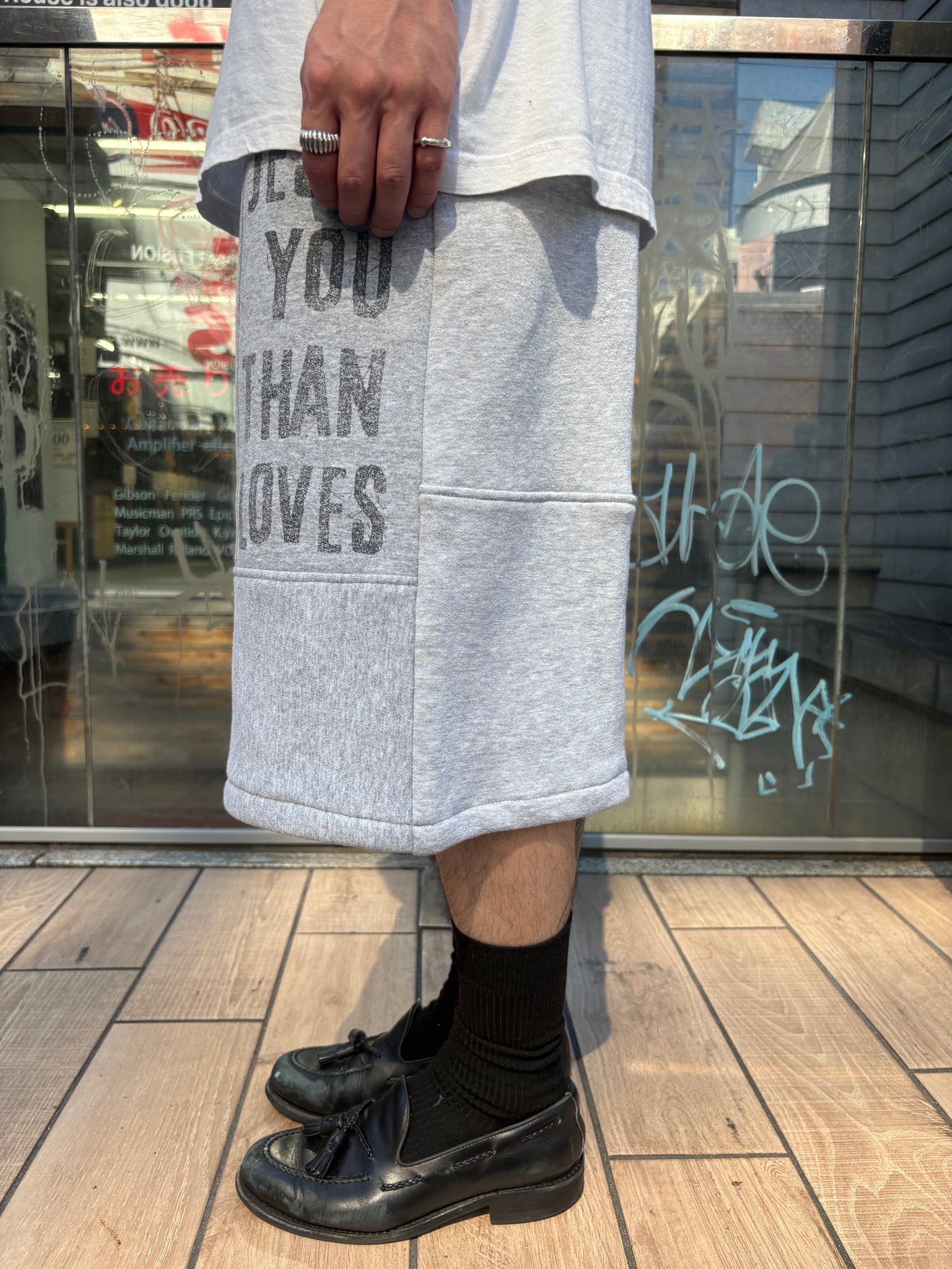 REMAKE SWEATS DOUBLE KNEE SHORTS