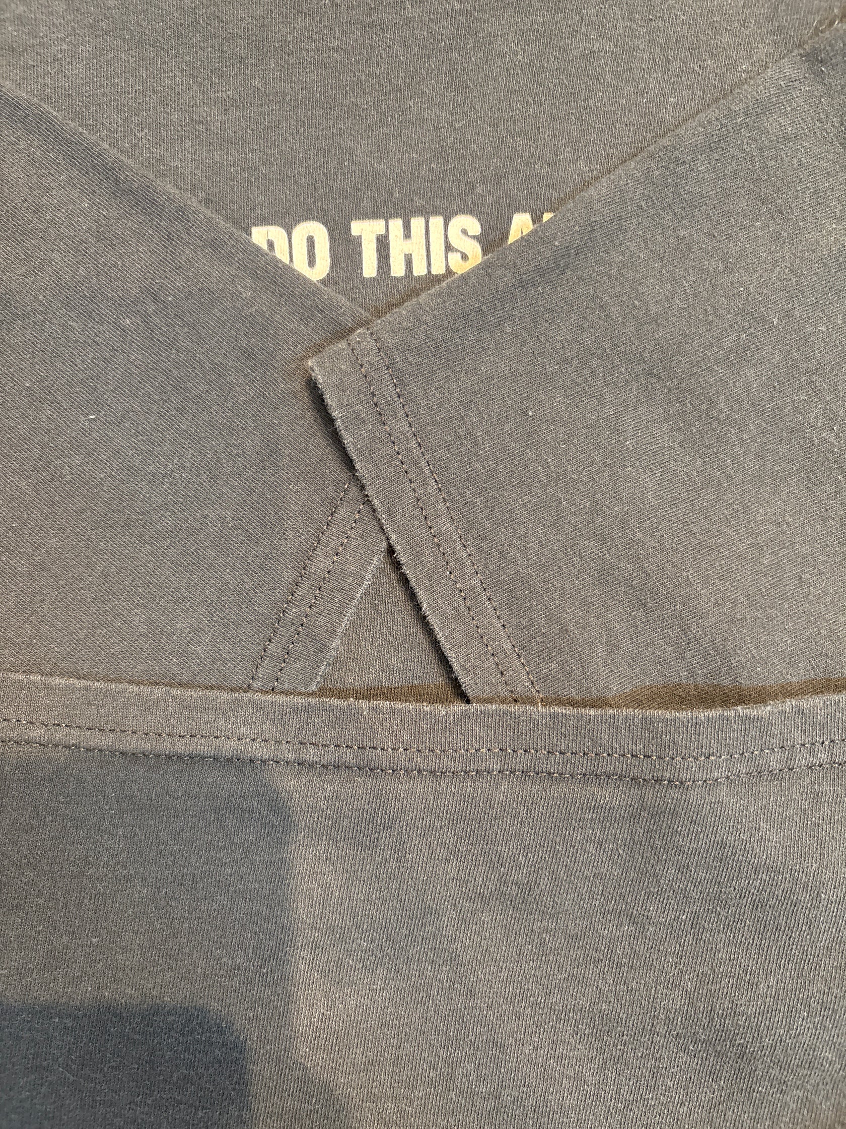 00's「TRUST ME. I DO THIS ALL THE TIME」メッセージTシャツ