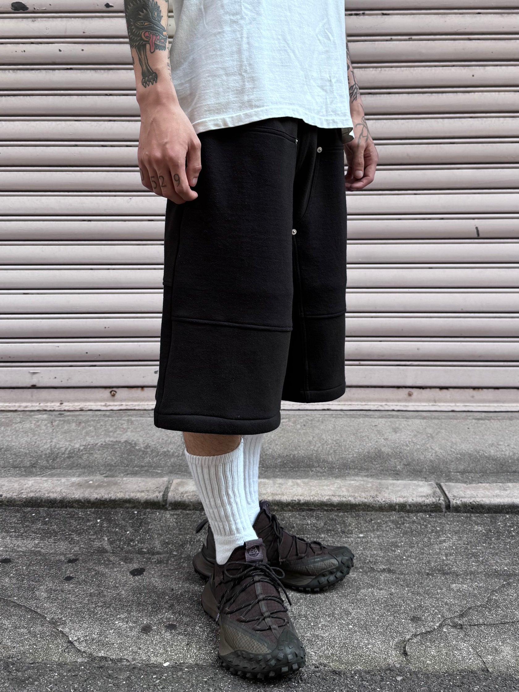 REMAKE  SWEATS DOUBLE KNEE SHORTS