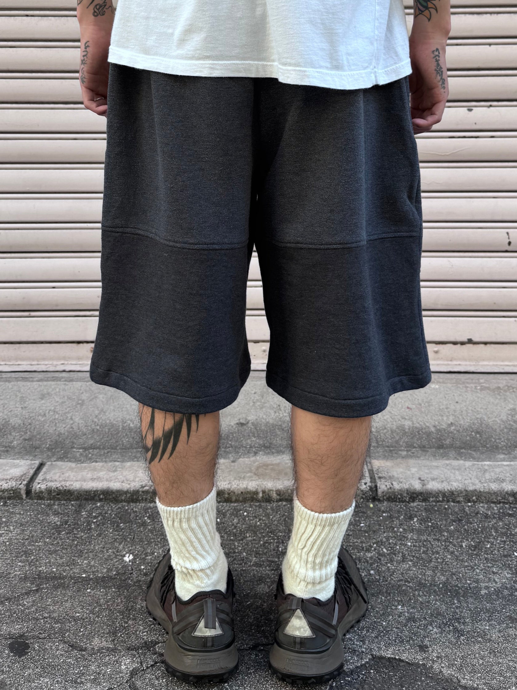 REMAKE SWEATS DOUBLE KNEE SHORTS