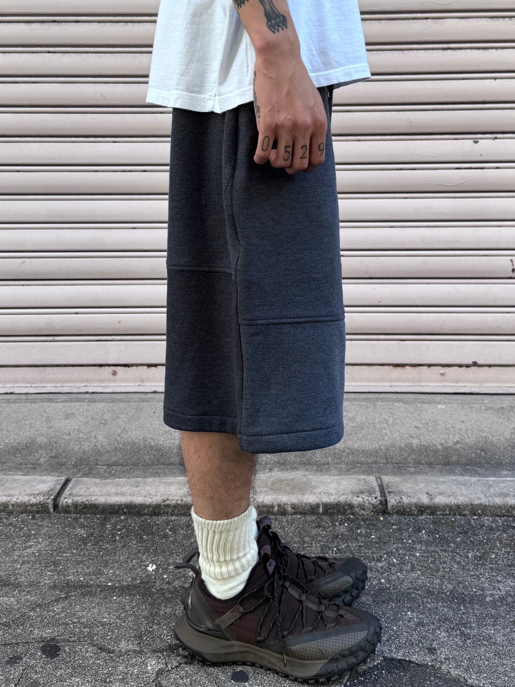 REMAKE SWEATS DOUBLE KNEE SHORTS