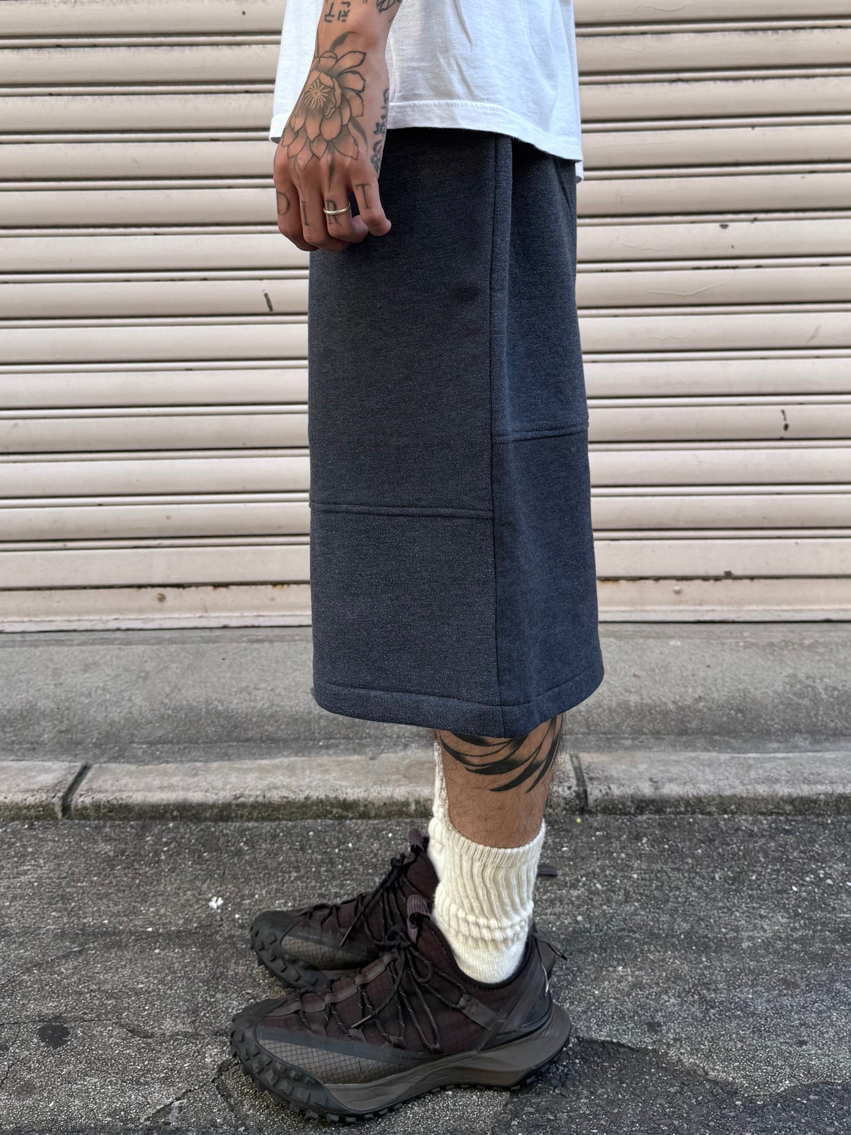 REMAKE SWEATS DOUBLE KNEE SHORTS