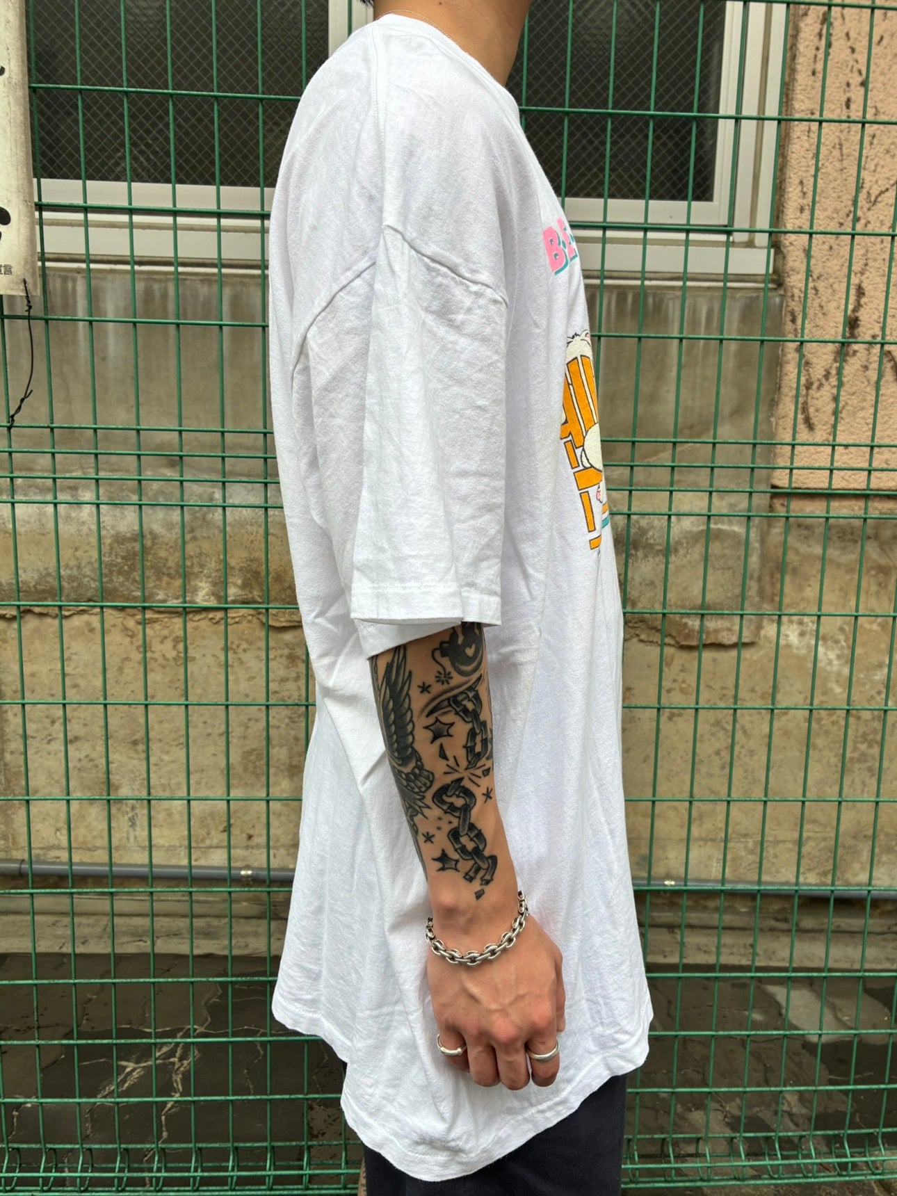 90's「BEACH BUNNIES」USA製 ホワイトTシャツ