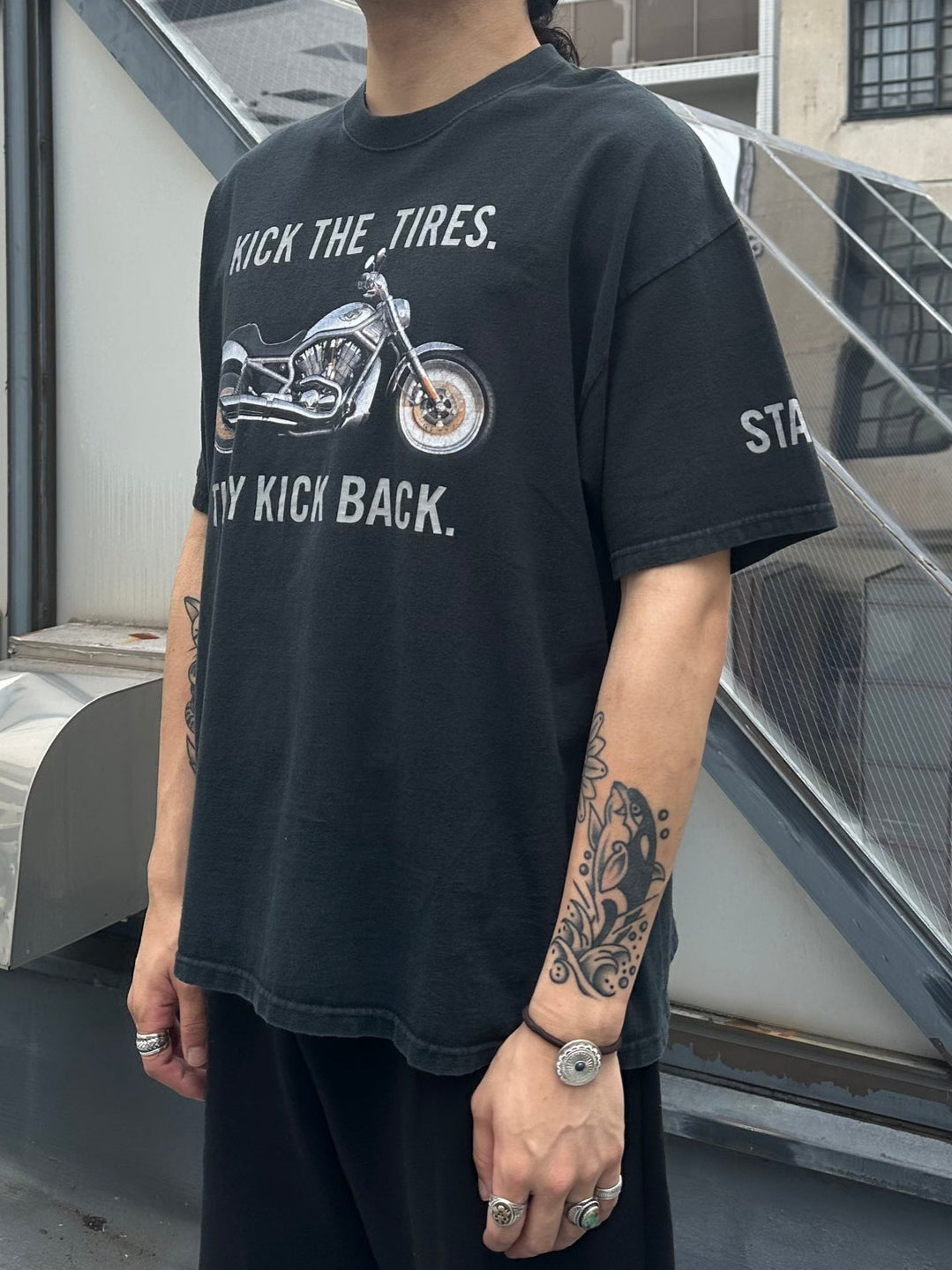 00's HARLEY-DAVIDSON 「Kick The Tires Staff Tee」ハーレーTシャツ
