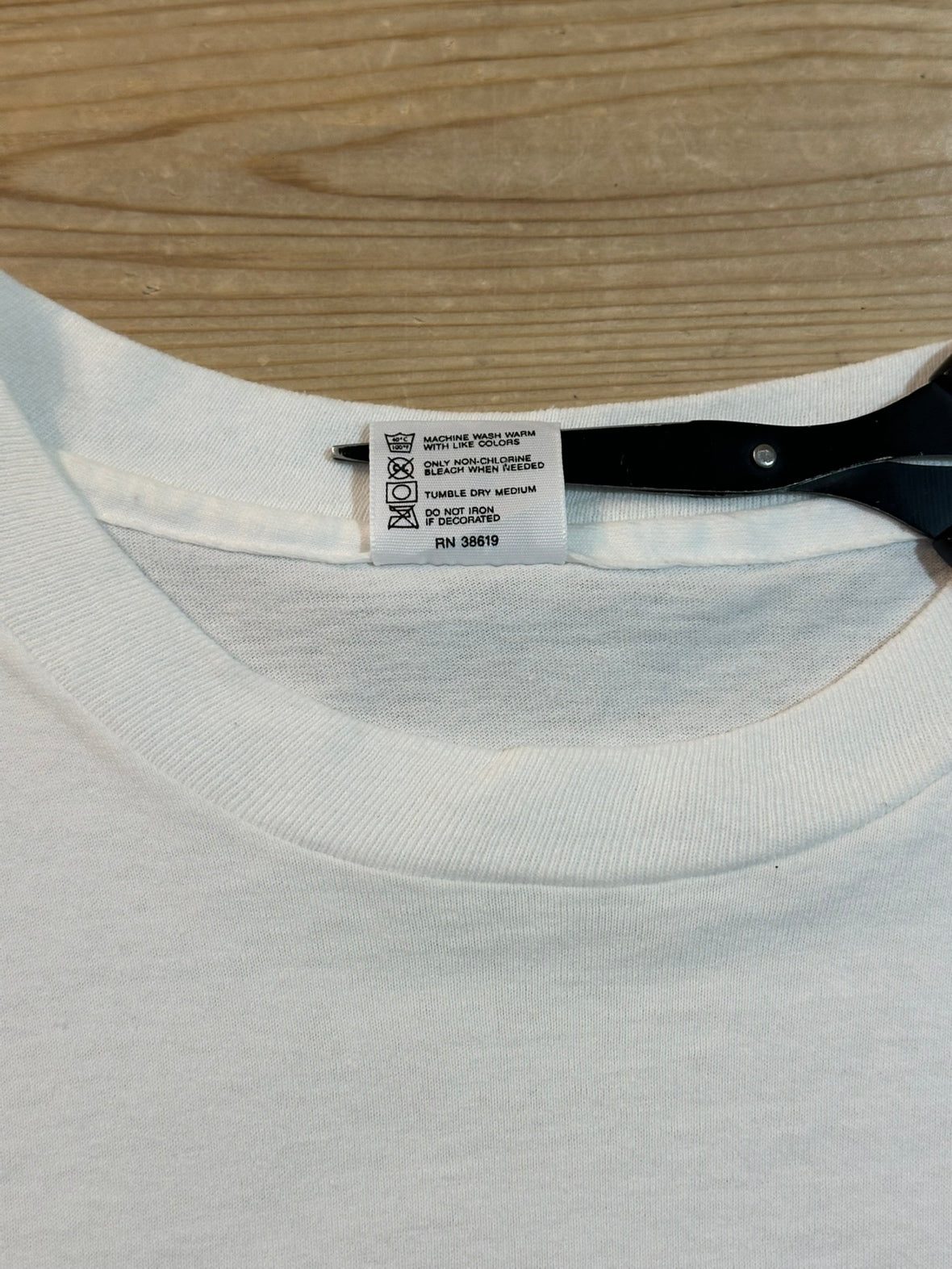 90's「SALLY HUSS」ホワイトTシャツ