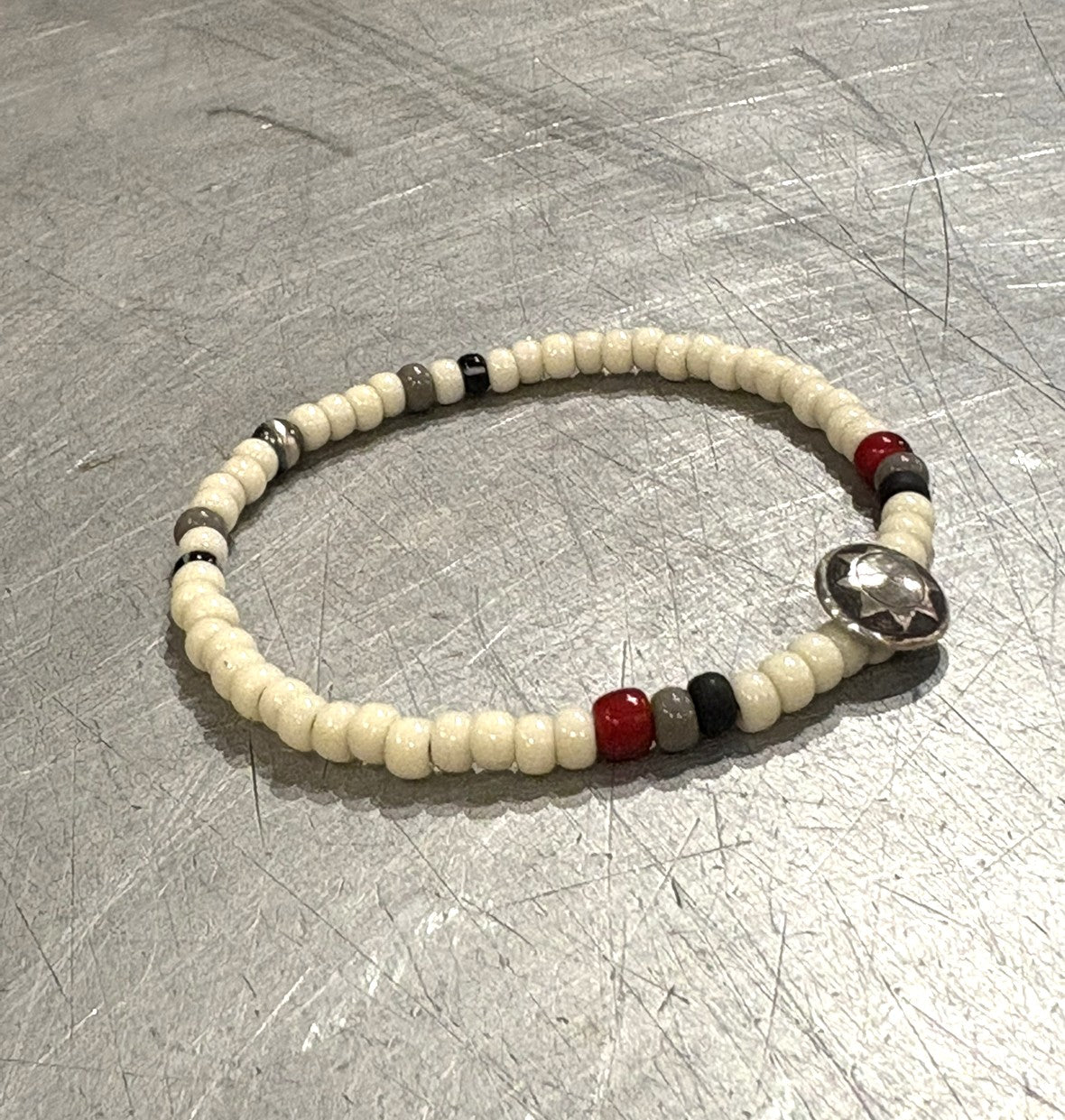 SILVER925 CONCHO & BEADS BRACELET- WHITE / ROSETTAPRAYER➀