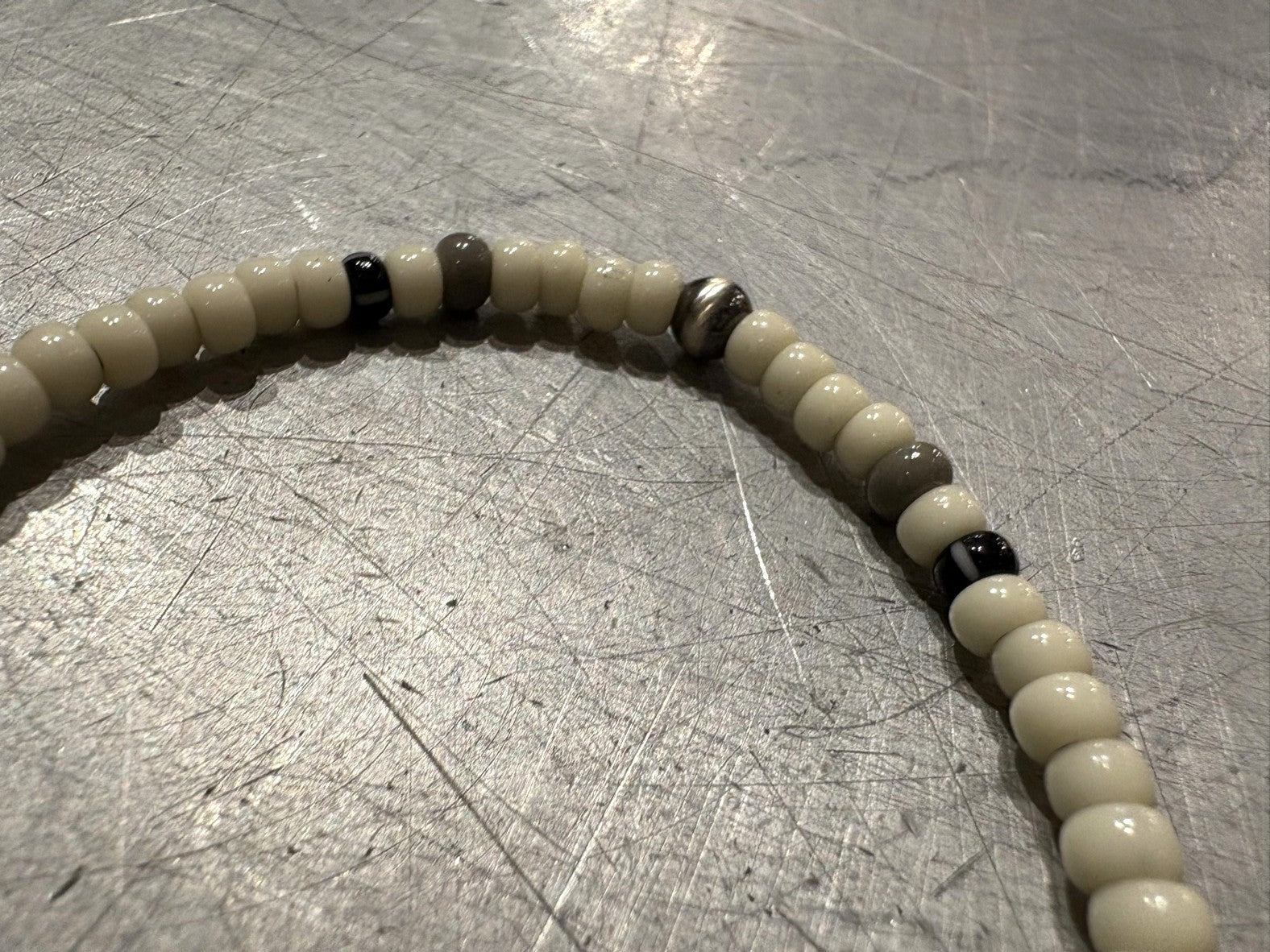 SILVER925 CONCHO & BEADS BRACELET- WHITE / ROSETTAPRAYER➀