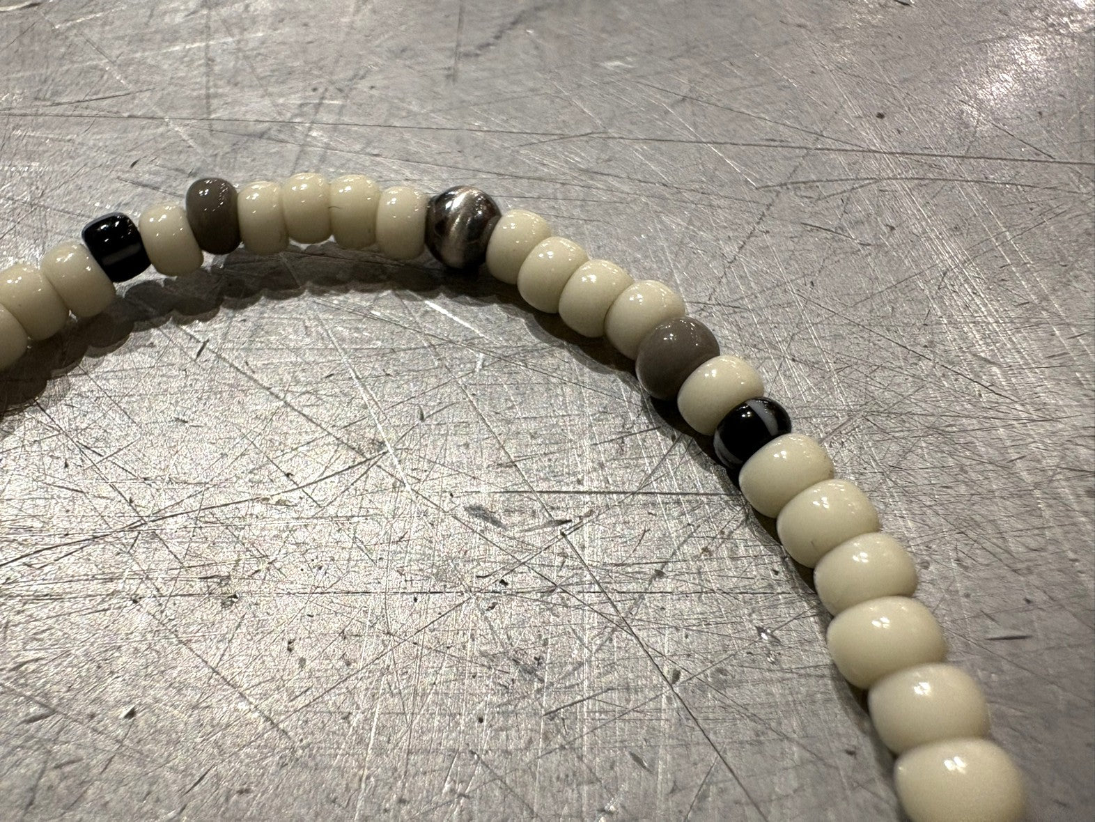 SILVER925 CONCHO & BEADS BRACELET- WHITE / ROSETTAPRAYER②