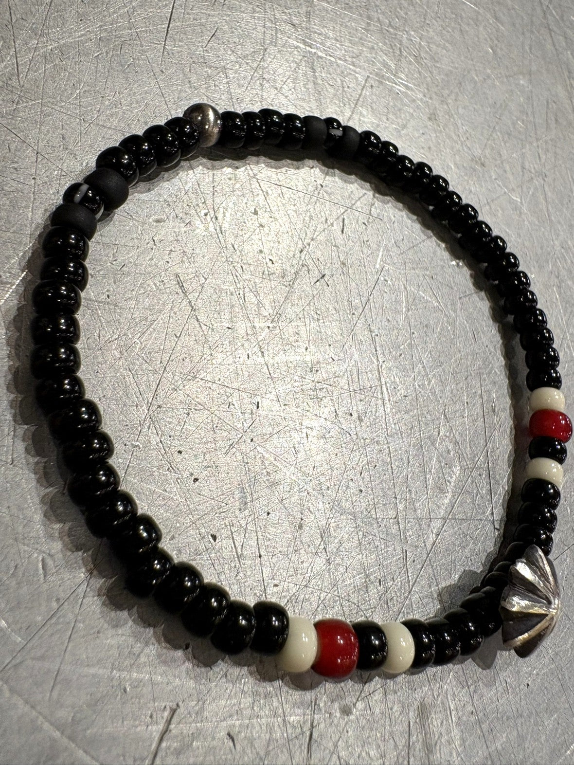 SILVER925 CONCHO & BEADS BRACELET- BLACK・RED / ROSETTAPRAYER②