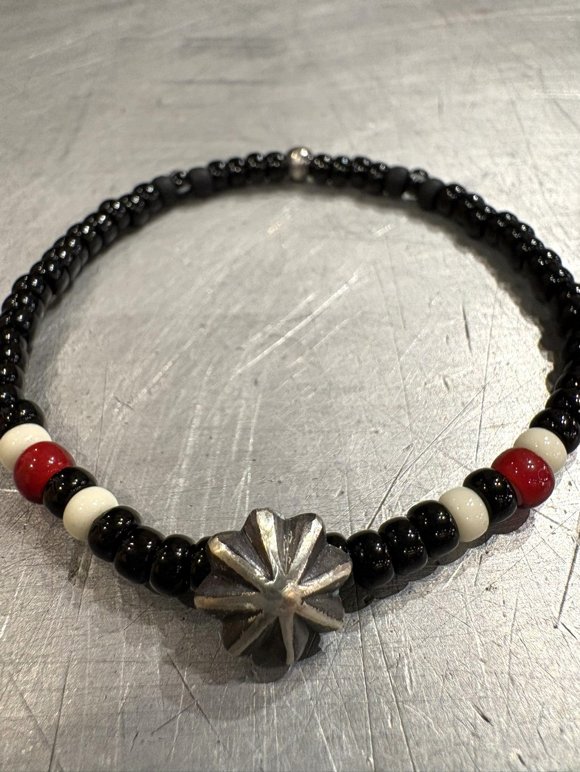 SILVER925 CONCHO & BEADS BRACELET- BLACK・RED / ROSETTAPRAYER②