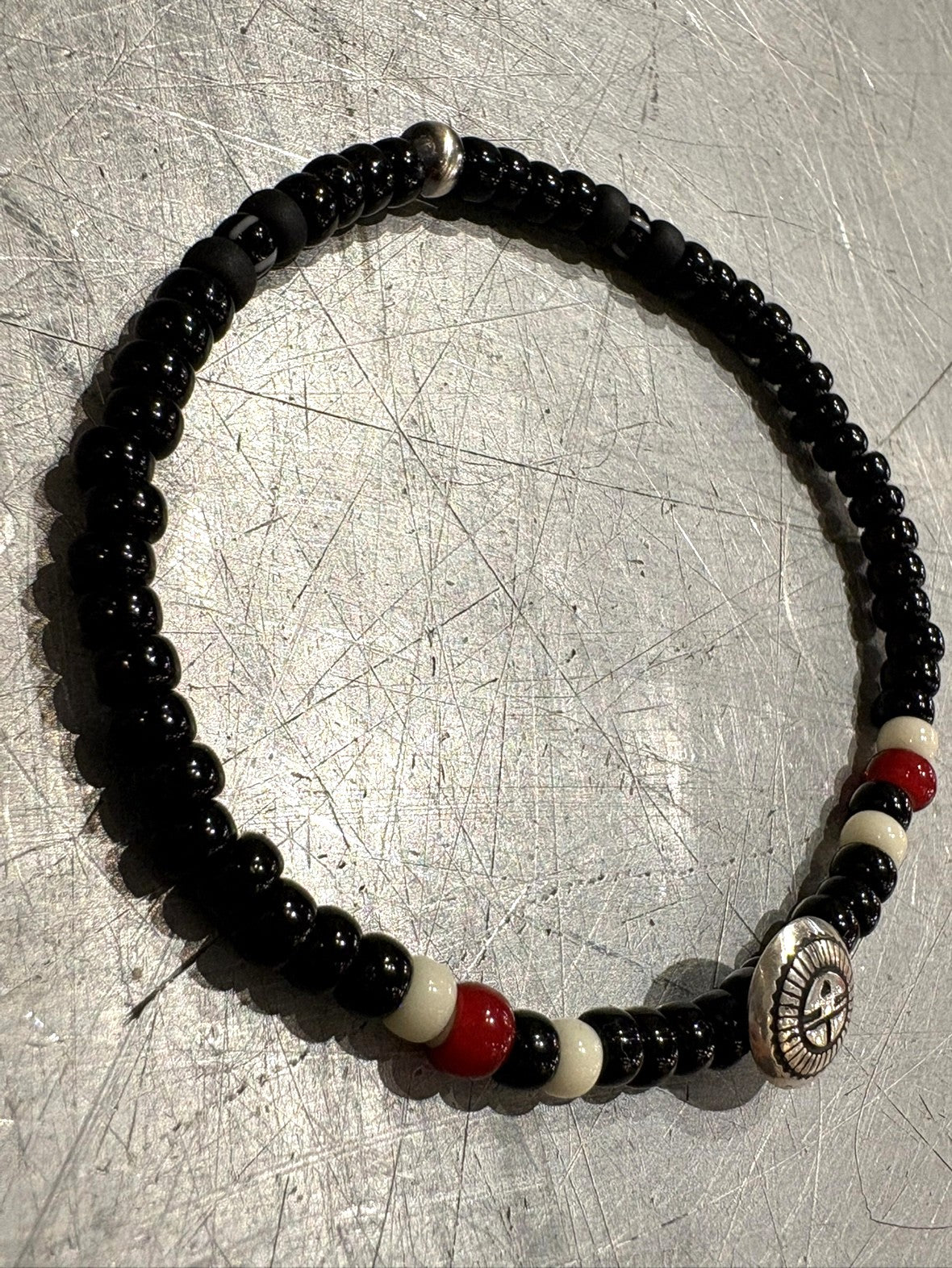 SILVER925 CONCHO & BEADS BRACELET- BLACK・RED / ROSETTAPRAYER➀