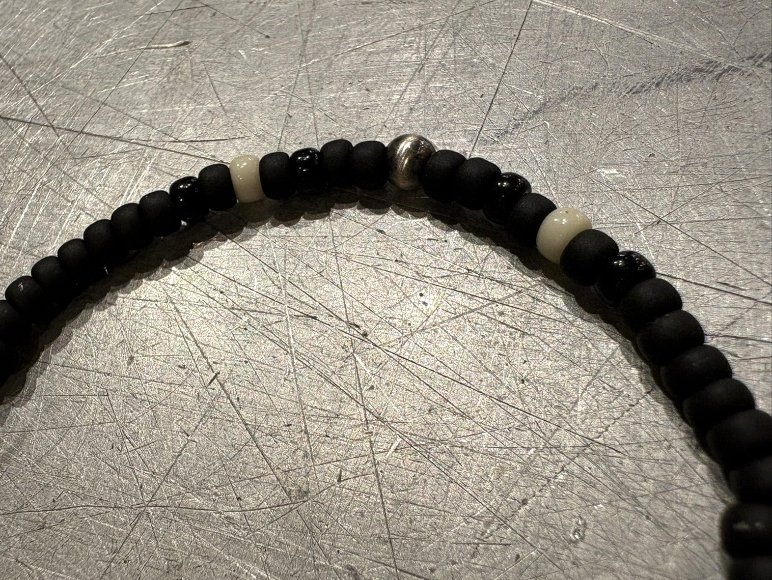 SILVER925 CONCHO & BEADS BRACELET- MAT BLACK / ROSETTAPRAYER②