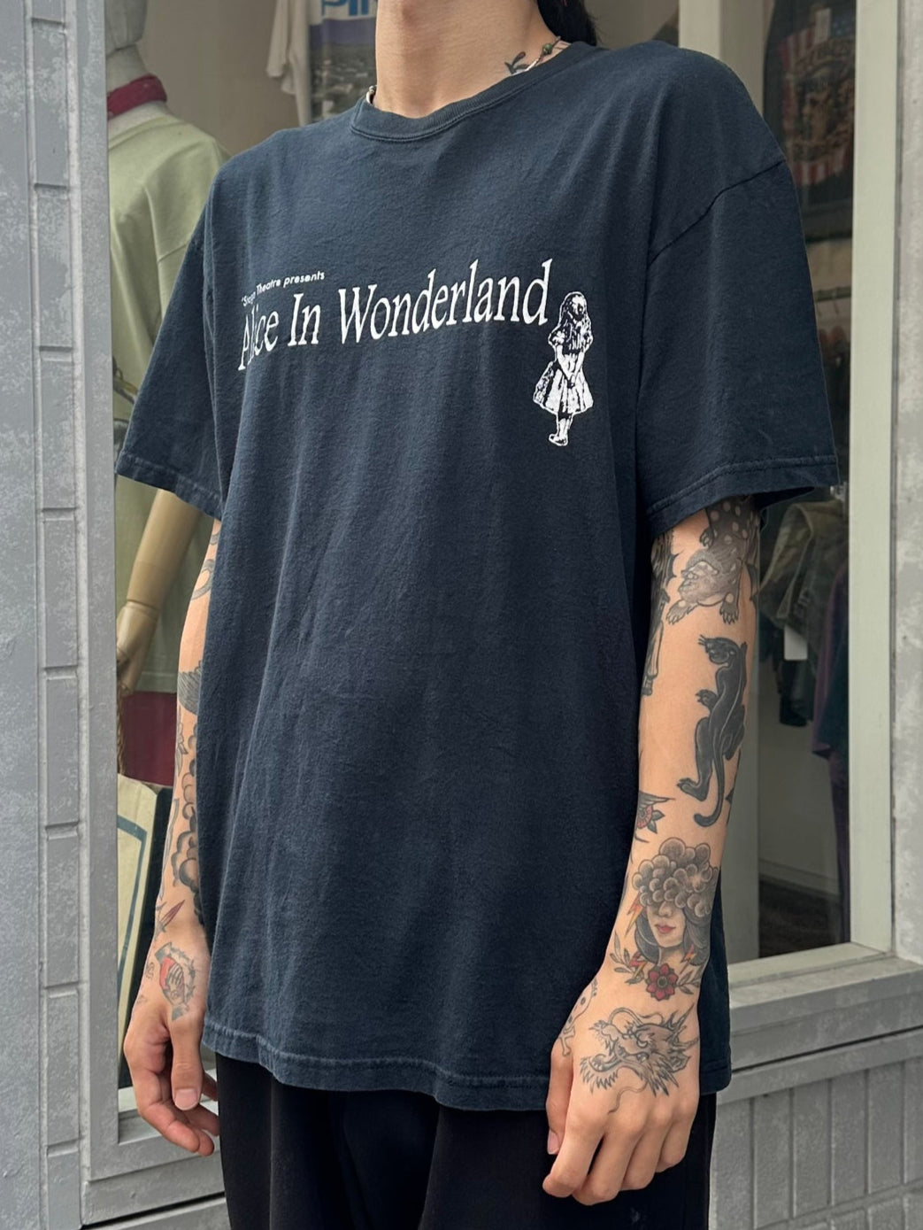 00's ALICE IN WONDER LAND「We're all MAD here」キャラクターTシャツ
