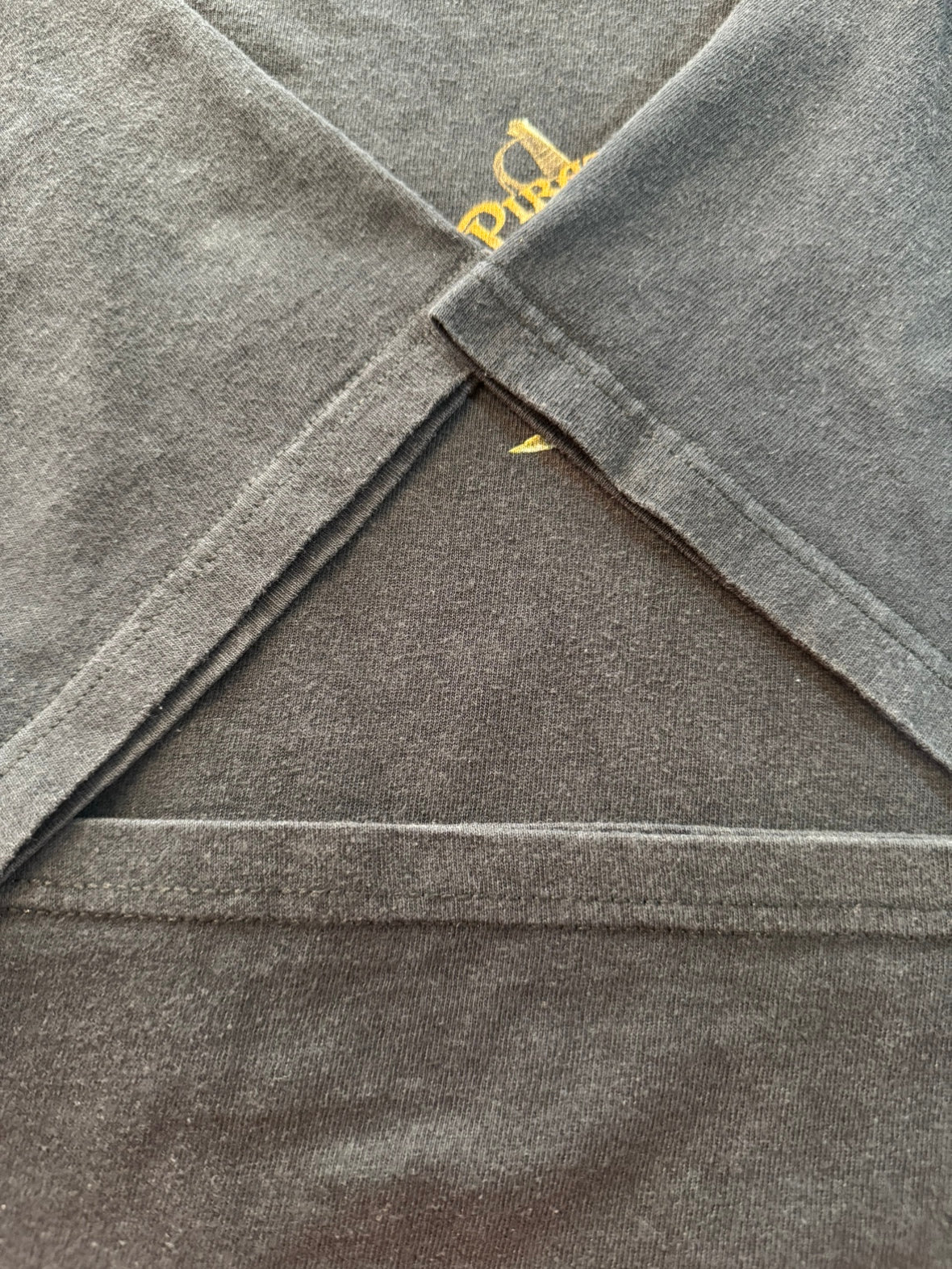 00's DISNEY 「Pirates of Caribbean」キャラクターTシャツ