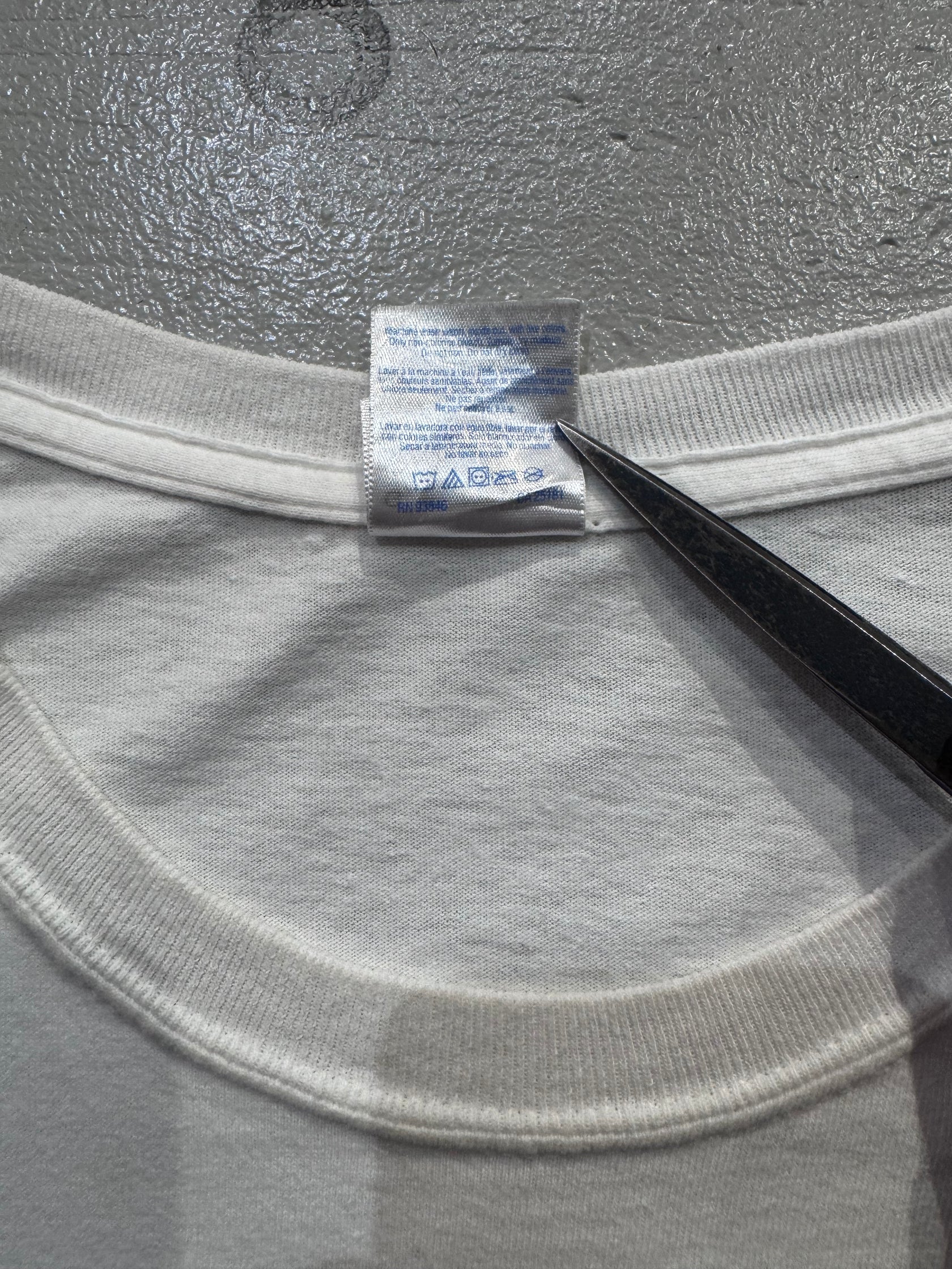 90’s~00’s「rainbow graphic」ホワイトTシャツ