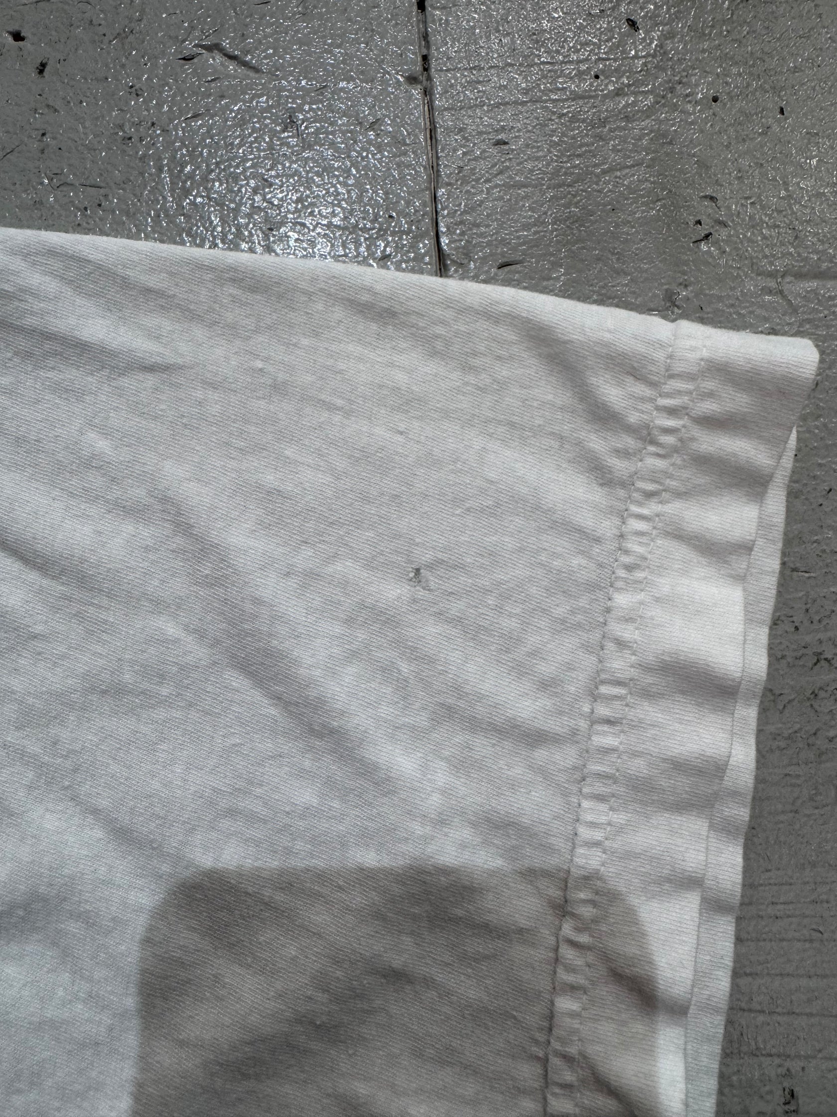 90's「Shoot through an Apple」アートTシャツ