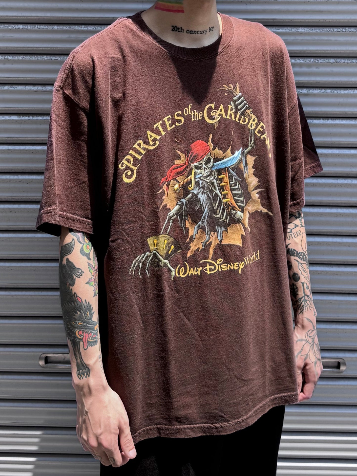 00's DISNEY 「PIRATES of the CARIBBEAN」 キャラクターTシャツ
