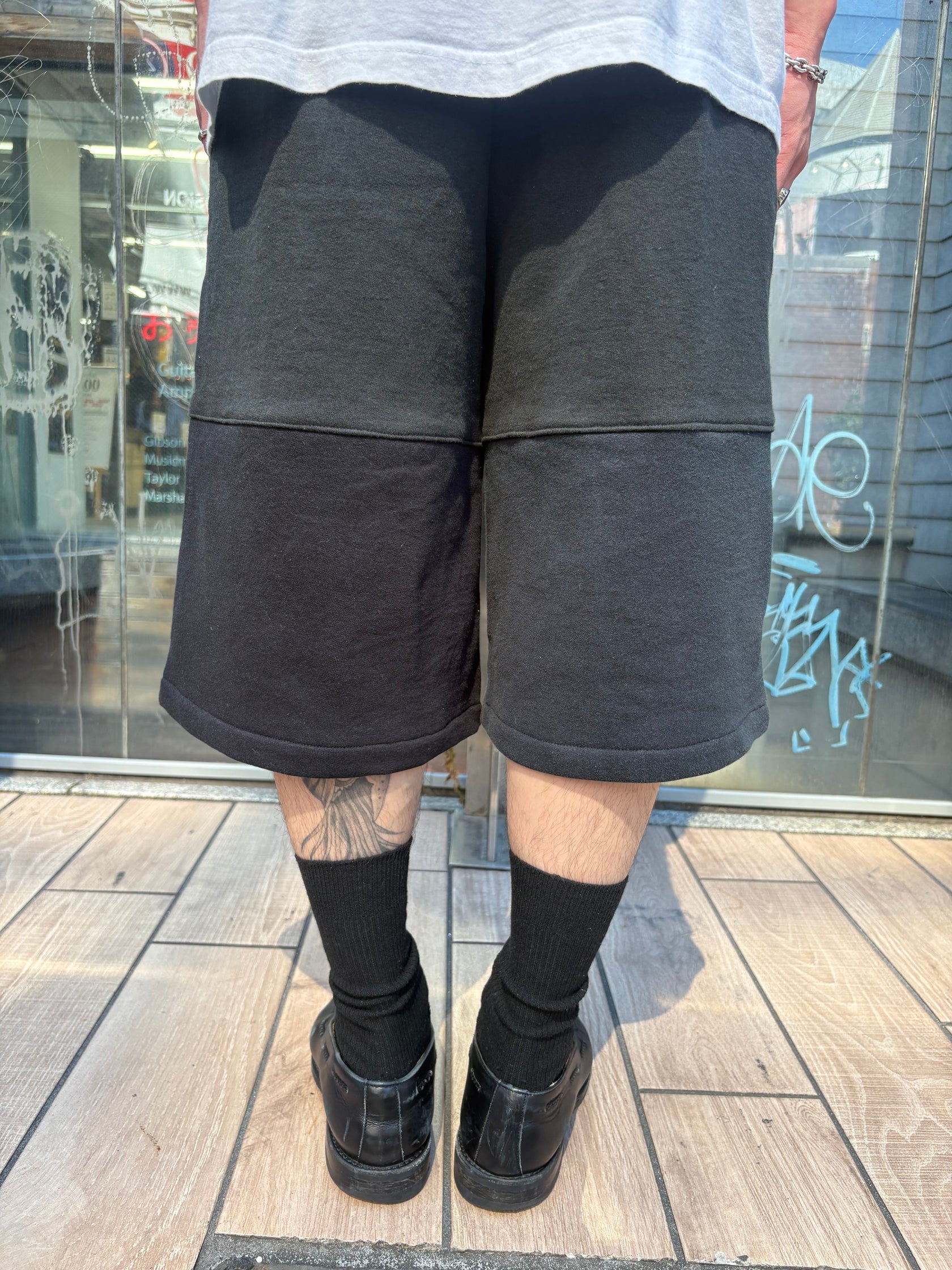 REMAKE  SWEATS DOUBLE KNEE SHORTS