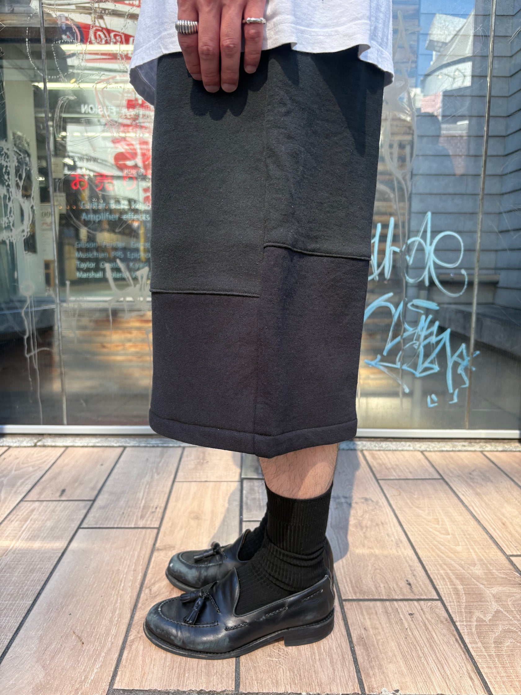 REMAKE  SWEATS DOUBLE KNEE SHORTS