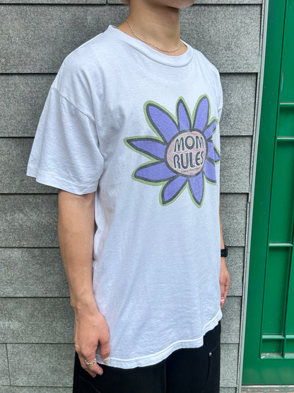 90's GIRLS WORLD「MOM　RULES」グラフィックTシャツ
