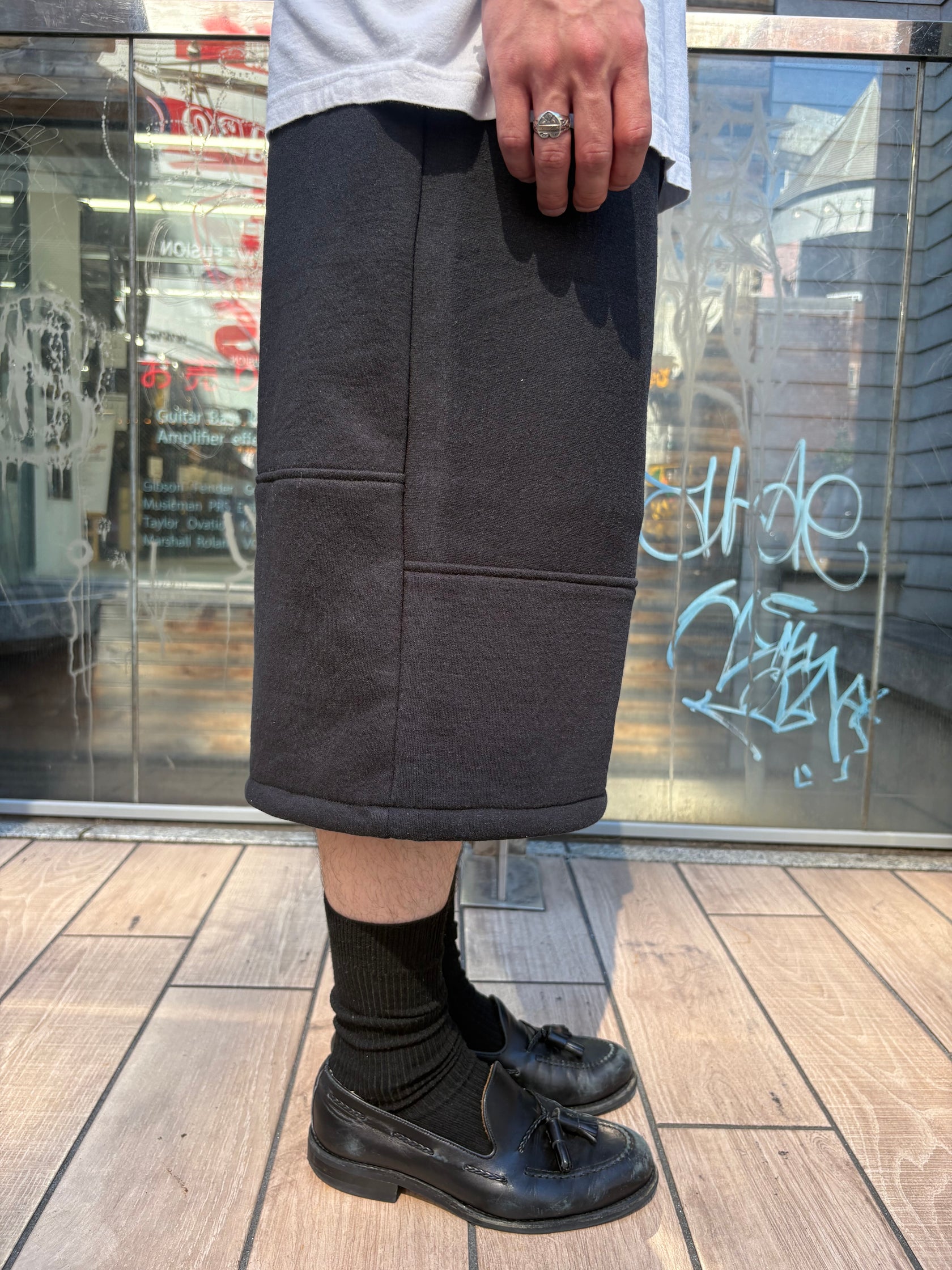 REMAKE  SWEATS DOUBLE KNEE SHORTS