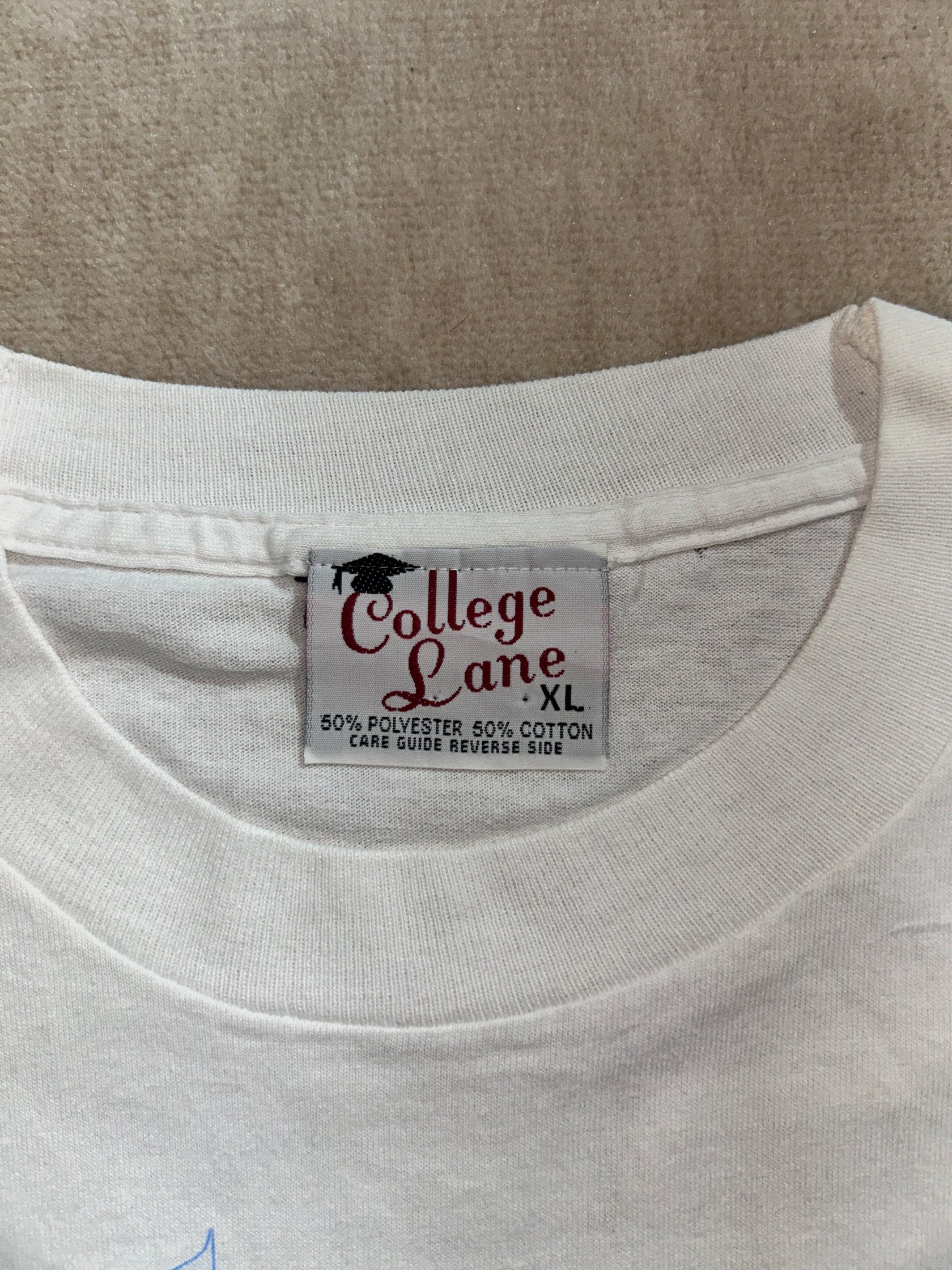 90's「Hugs & Kisses」グラフィックTシャツ