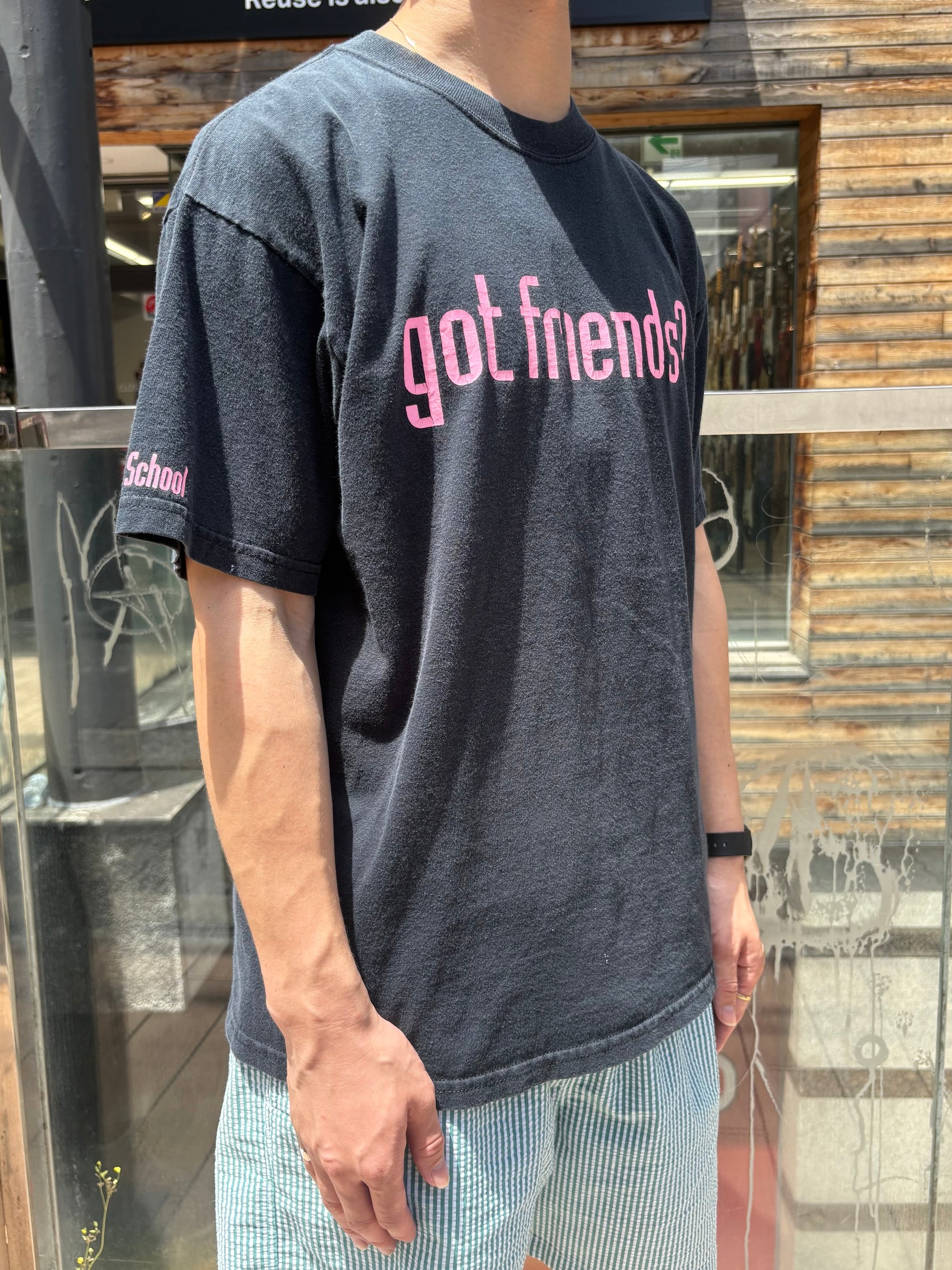 00's 「got friends?」グラフィックTシャツ