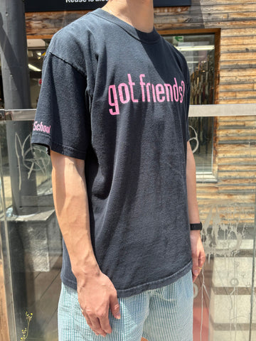 00's 「got friends?」グラフィックパロディTシャツ