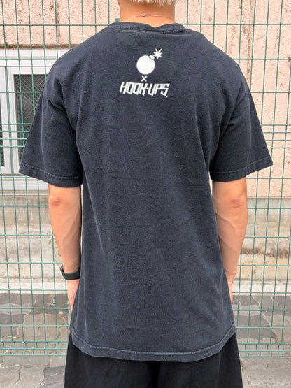 THE HUNDREDS×HOOK UPS「オフィシャルコラボ」キャラクターTシャツ