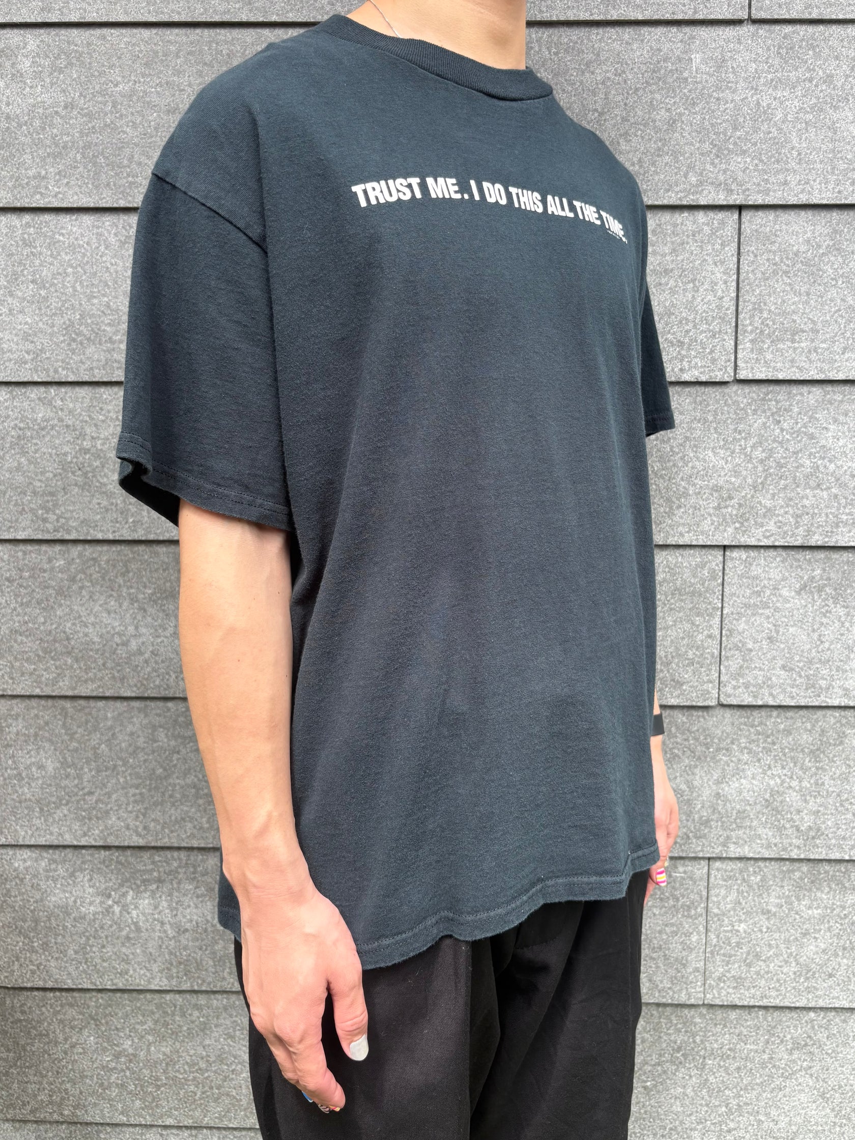 00's「TRUST ME. I DO THIS ALL THE TIME」メッセージTシャツ