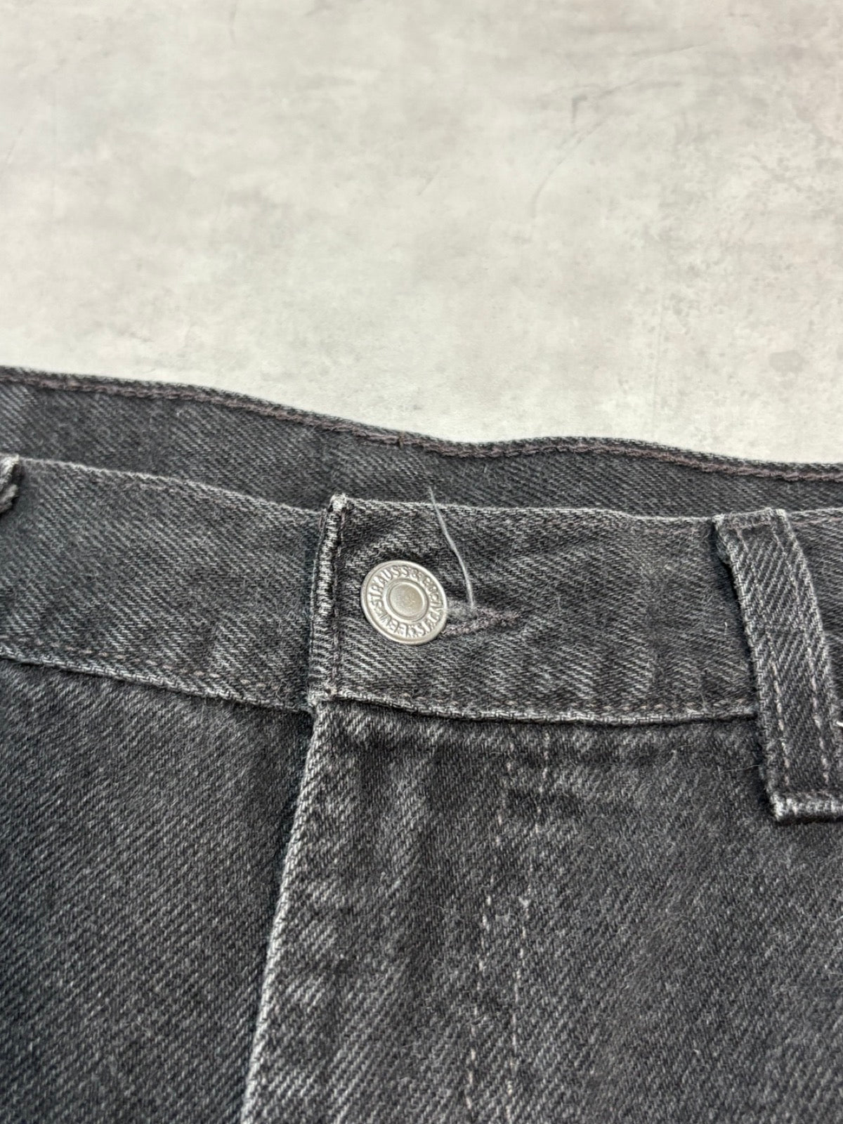 90's LEVI'S「550 RELAXED FIT」USA製 ブラックデニムショーツ – FUJI