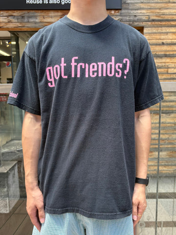 00's 「got friends?」グラフィックパロディTシャツ
