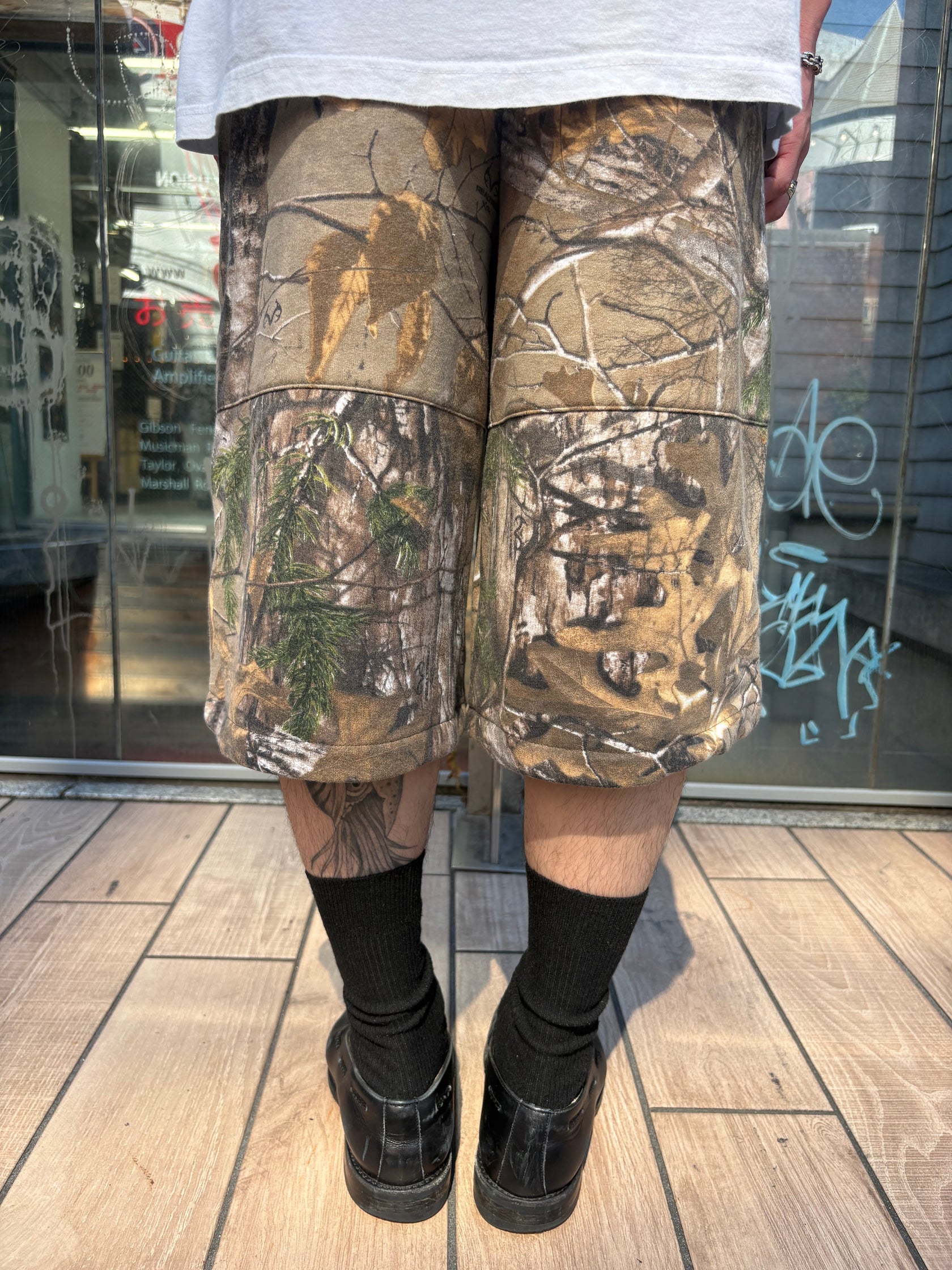 REMAKE  SWEATS DOUBLE KNEE SHORTS