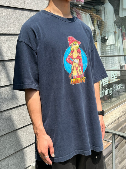 00's HOOK-UPS「Fire fighter」グラフィックTシャツ