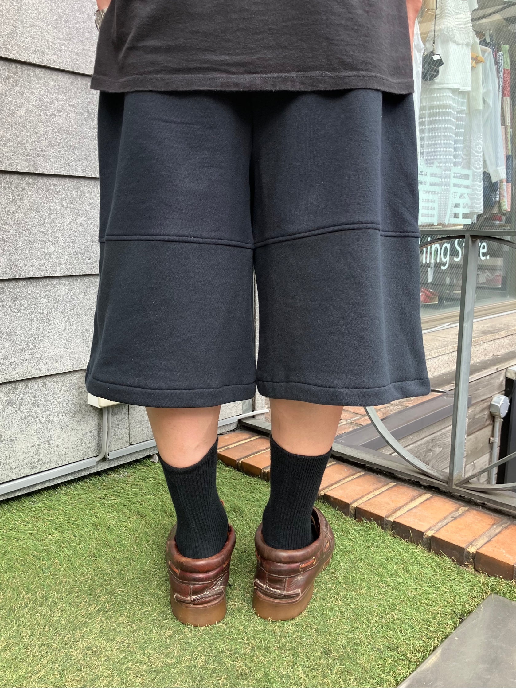 REMAKE  SWEATS DOUBLE KNEE SHORTS