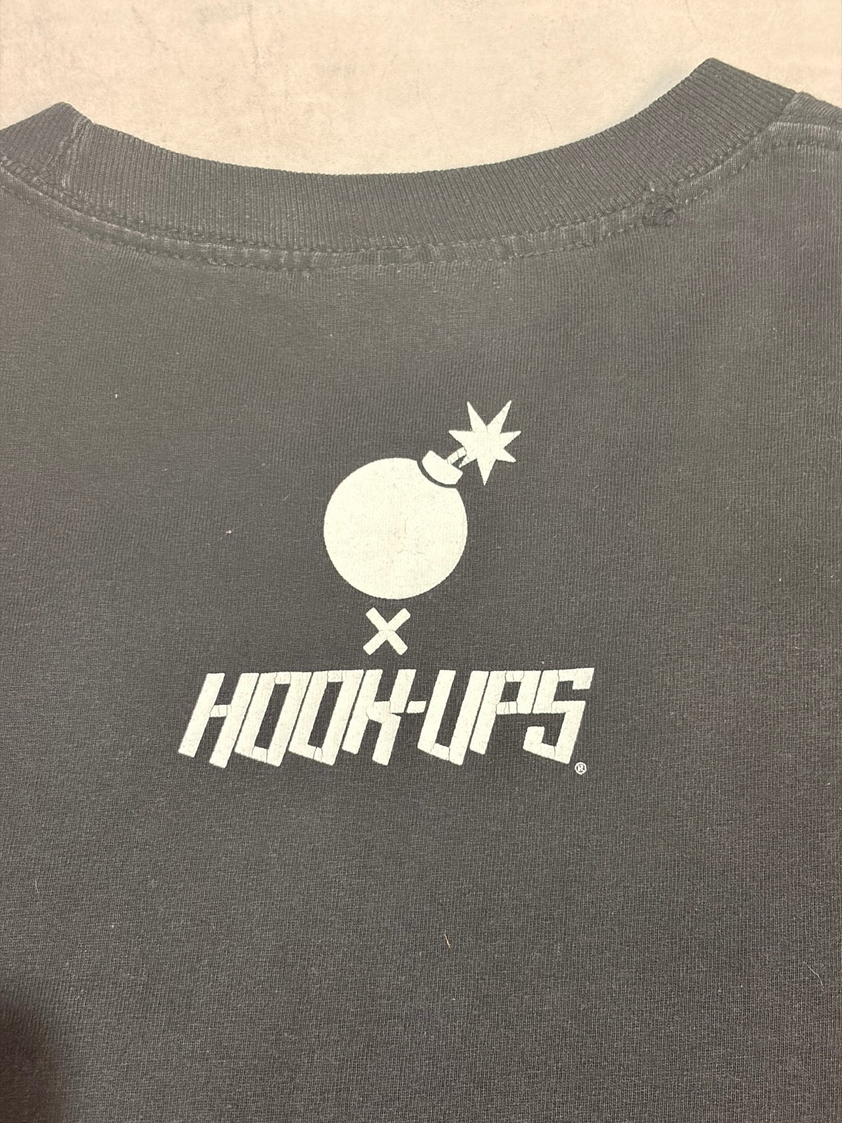 THE HUNDREDS×HOOK UPS「オフィシャルコラボ」キャラクターTシャツ