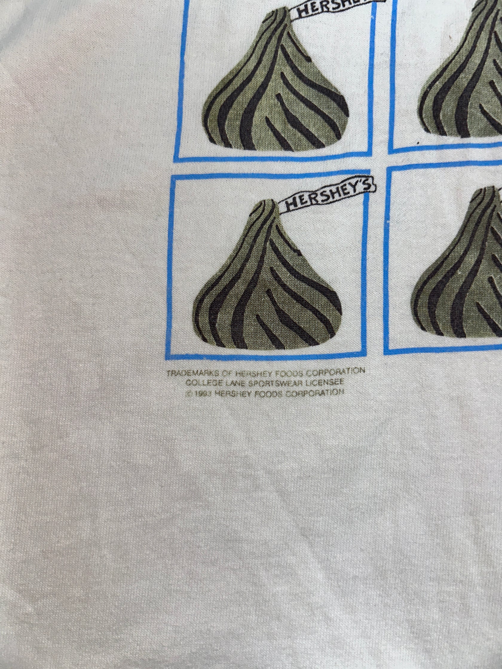 90's「Hugs & Kisses」グラフィックTシャツ