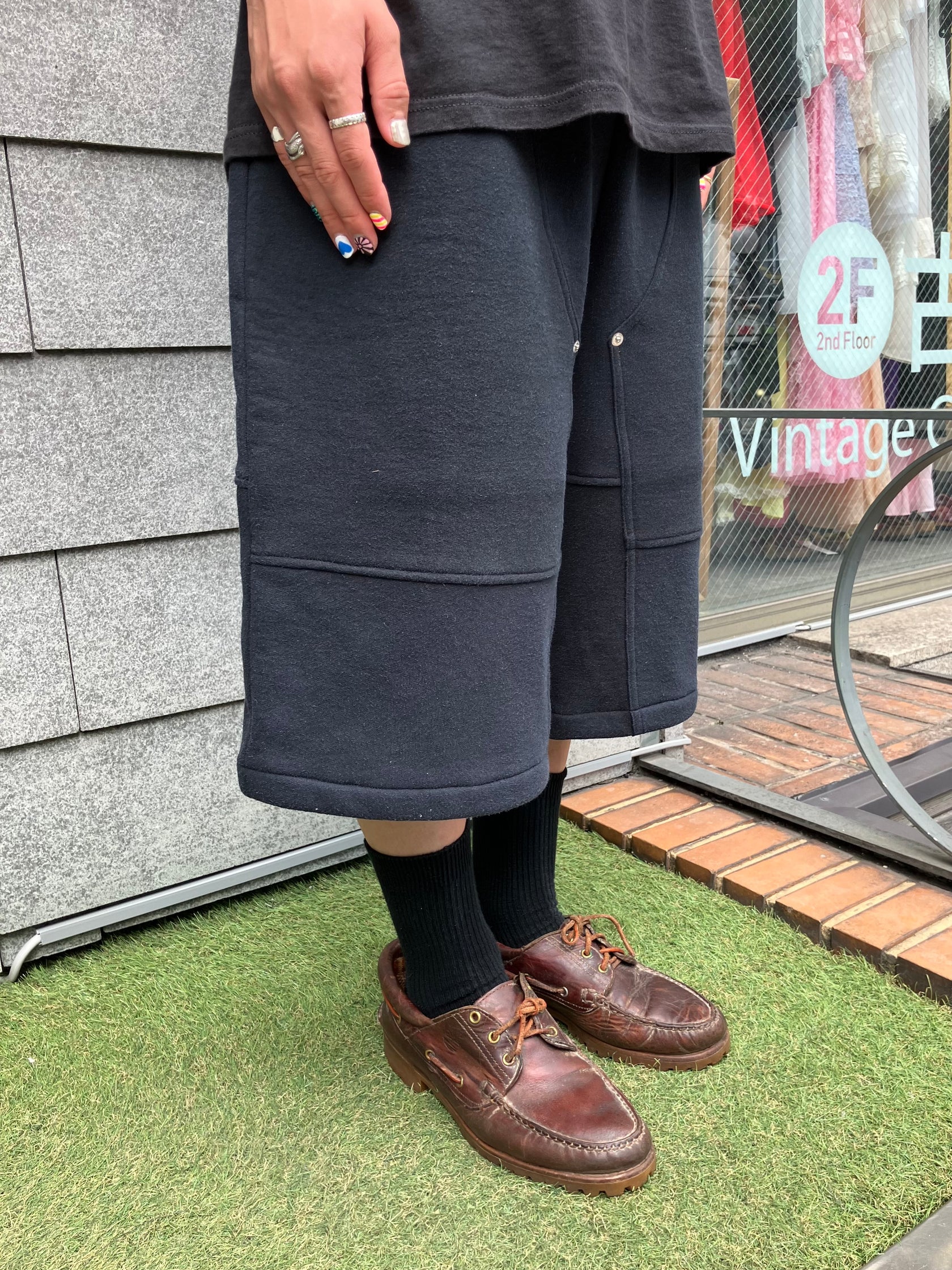 REMAKE  SWEATS DOUBLE KNEE SHORTS