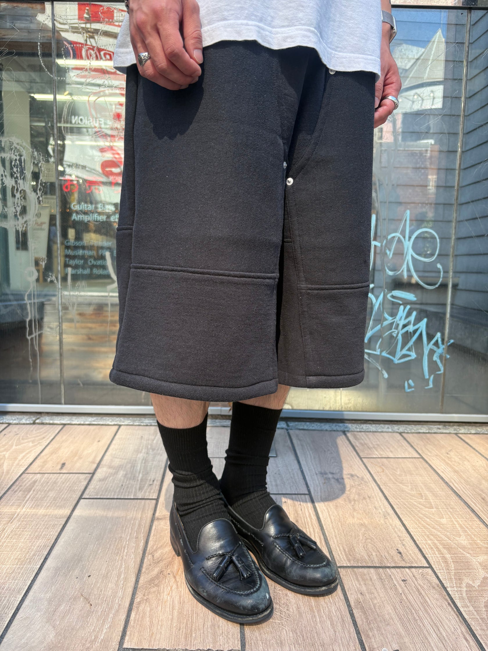 REMAKE  SWEATS DOUBLE KNEE SHORTS