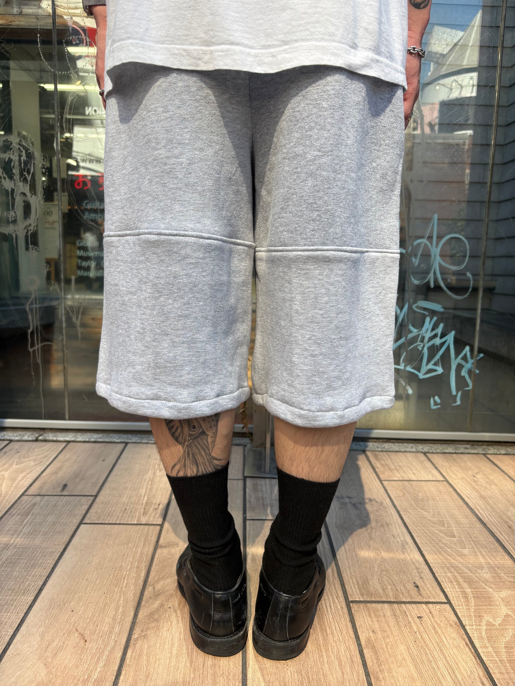 REMAKE  SWEATS DOUBLE KNEE SHORTS