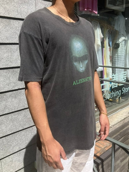 90's BYE DYE「ALIENATED」USA製 グラフィックTシャツ