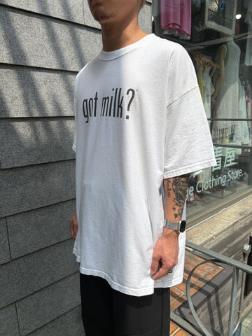 00's Port and Company「got milk」グラフィックTシャツ