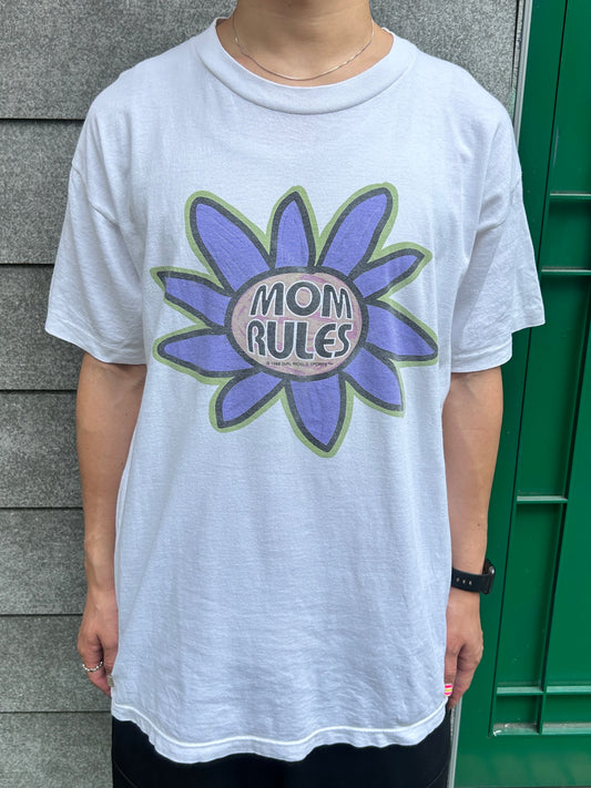 90's GIRLS WORLD「MOM　RULES」グラフィックTシャツ
